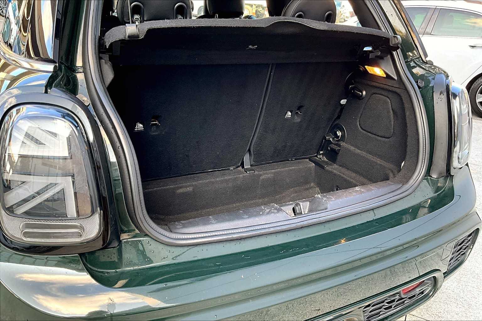 Thumbnail: 2017 MINI Cooper Hardtop - 18