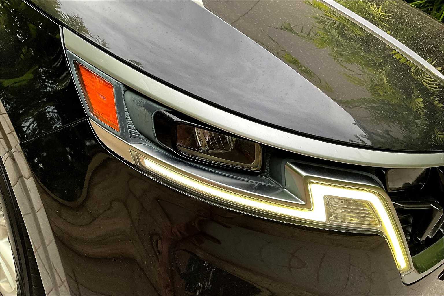 Thumbnail: 2022 Kia Carnival - 32