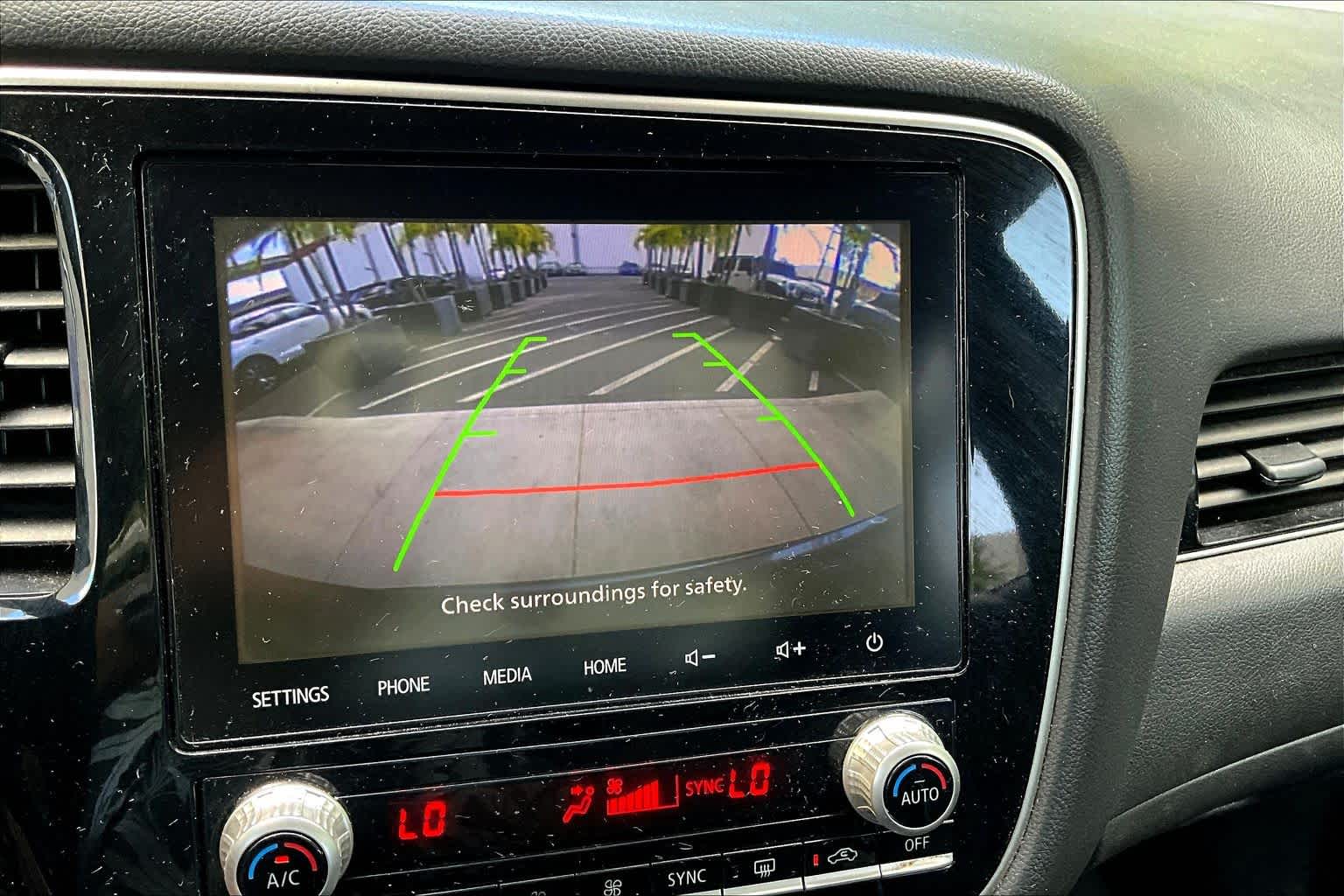 Thumbnail: 2020 Mitsubishi Outlander - 27