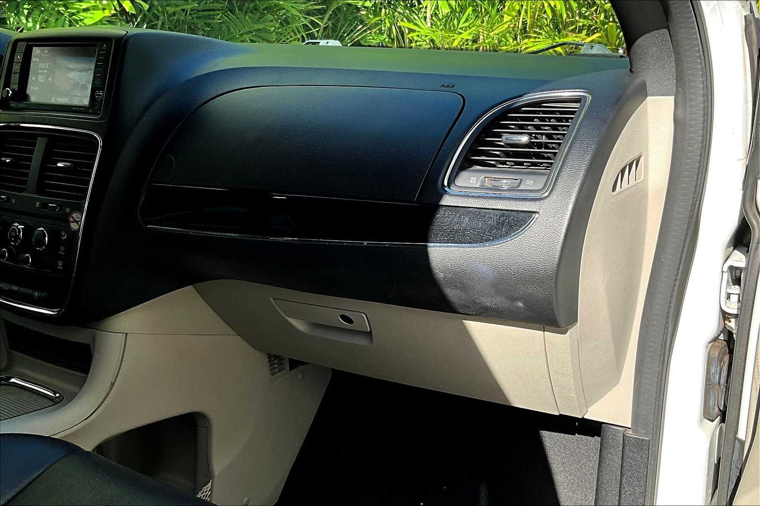 Thumbnail: 2019 Dodge Grand Caravan - 24