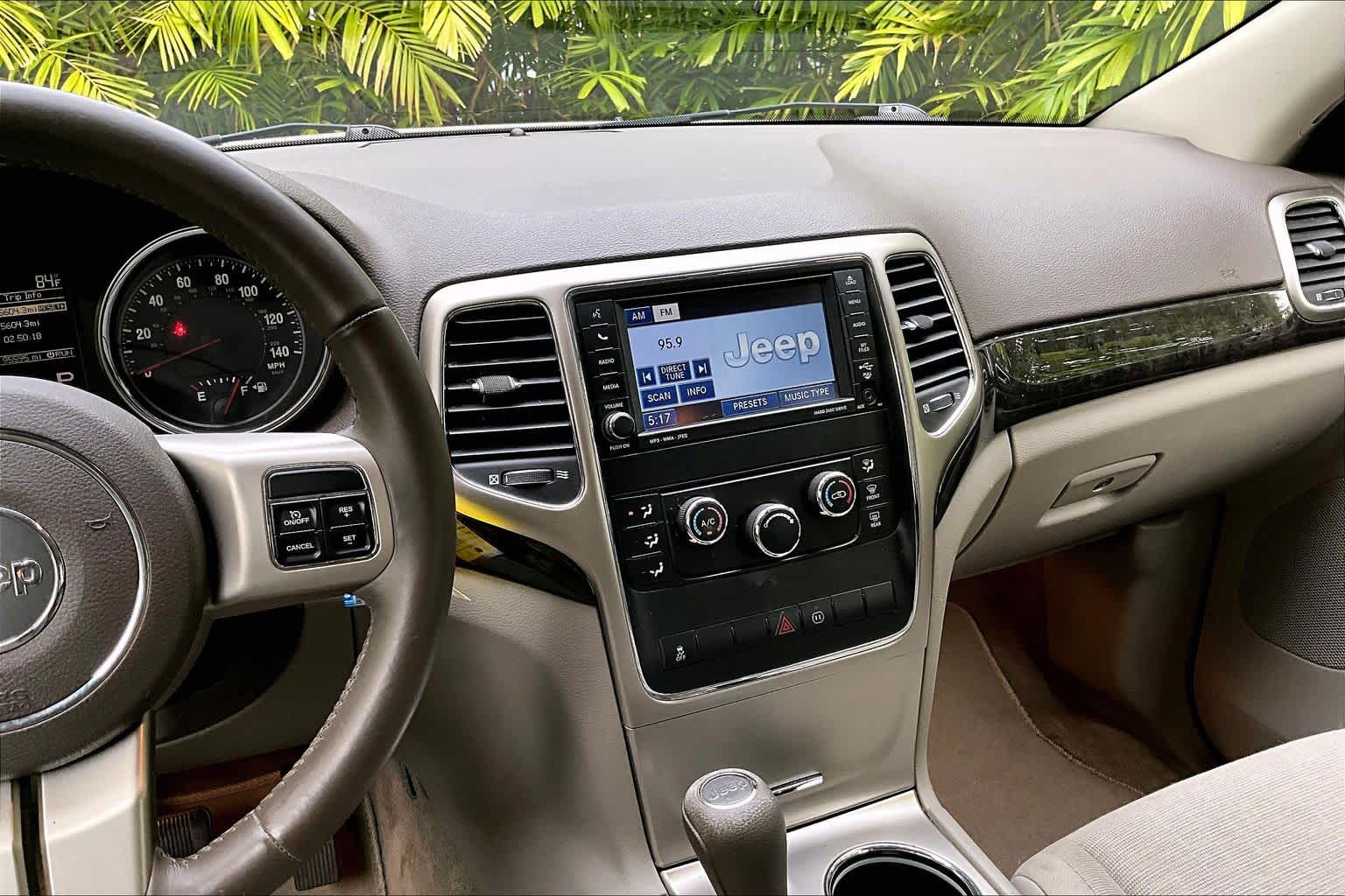 Thumbnail: 2011 Jeep Grand Cherokee - 16