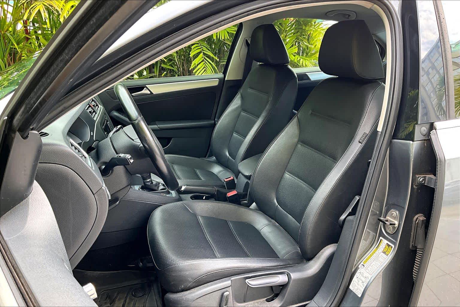 Thumbnail: 2013 Volkswagen Jetta - 12