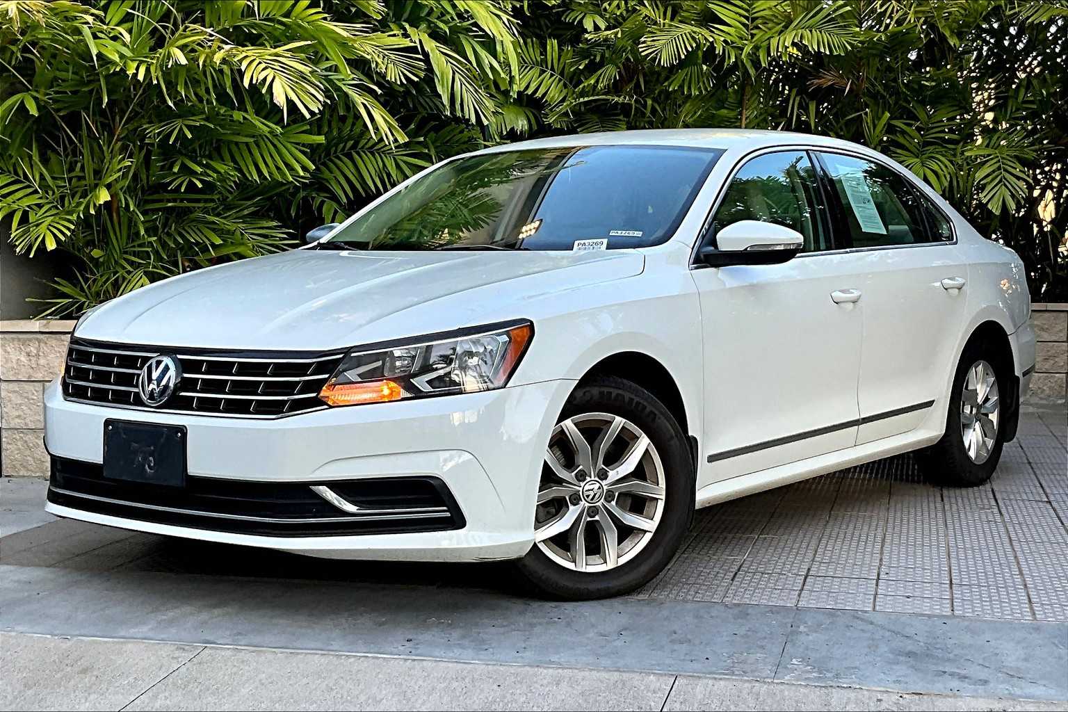 Thumbnail: 2017 Volkswagen Passat - 1