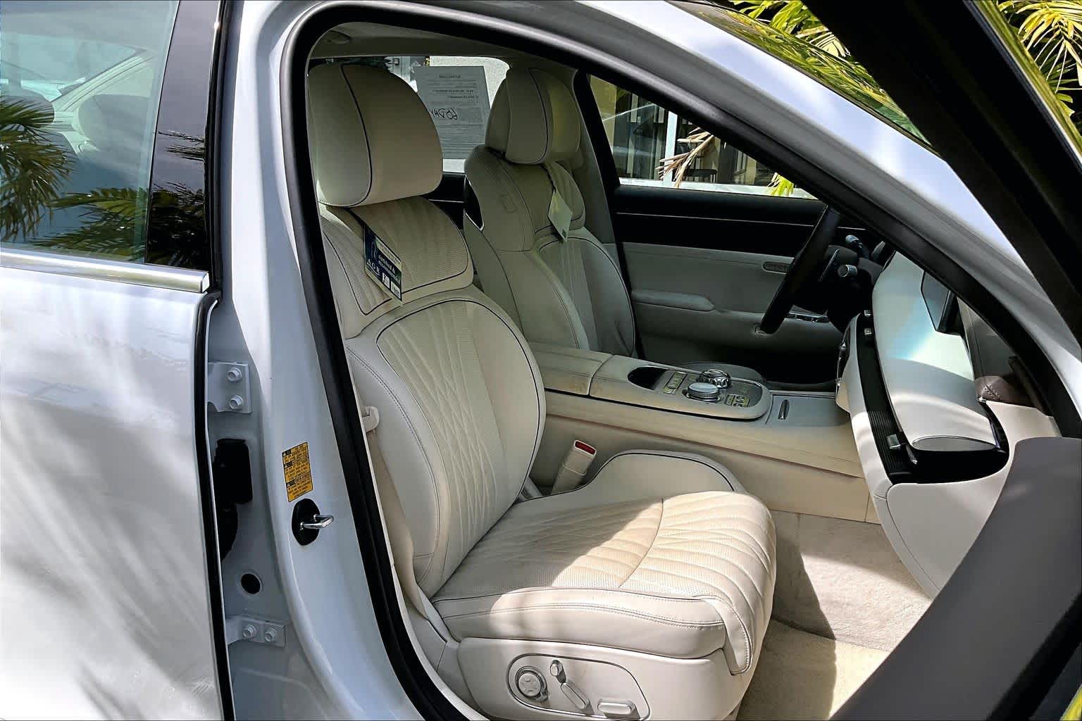 Thumbnail: 2023 Genesis G90 - 14