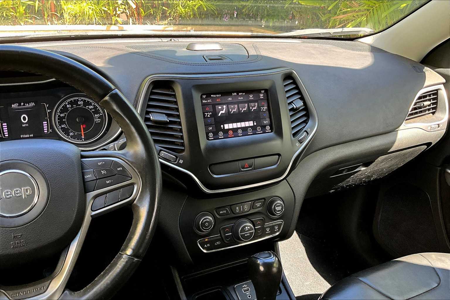 Thumbnail: 2019 Jeep Cherokee - 16