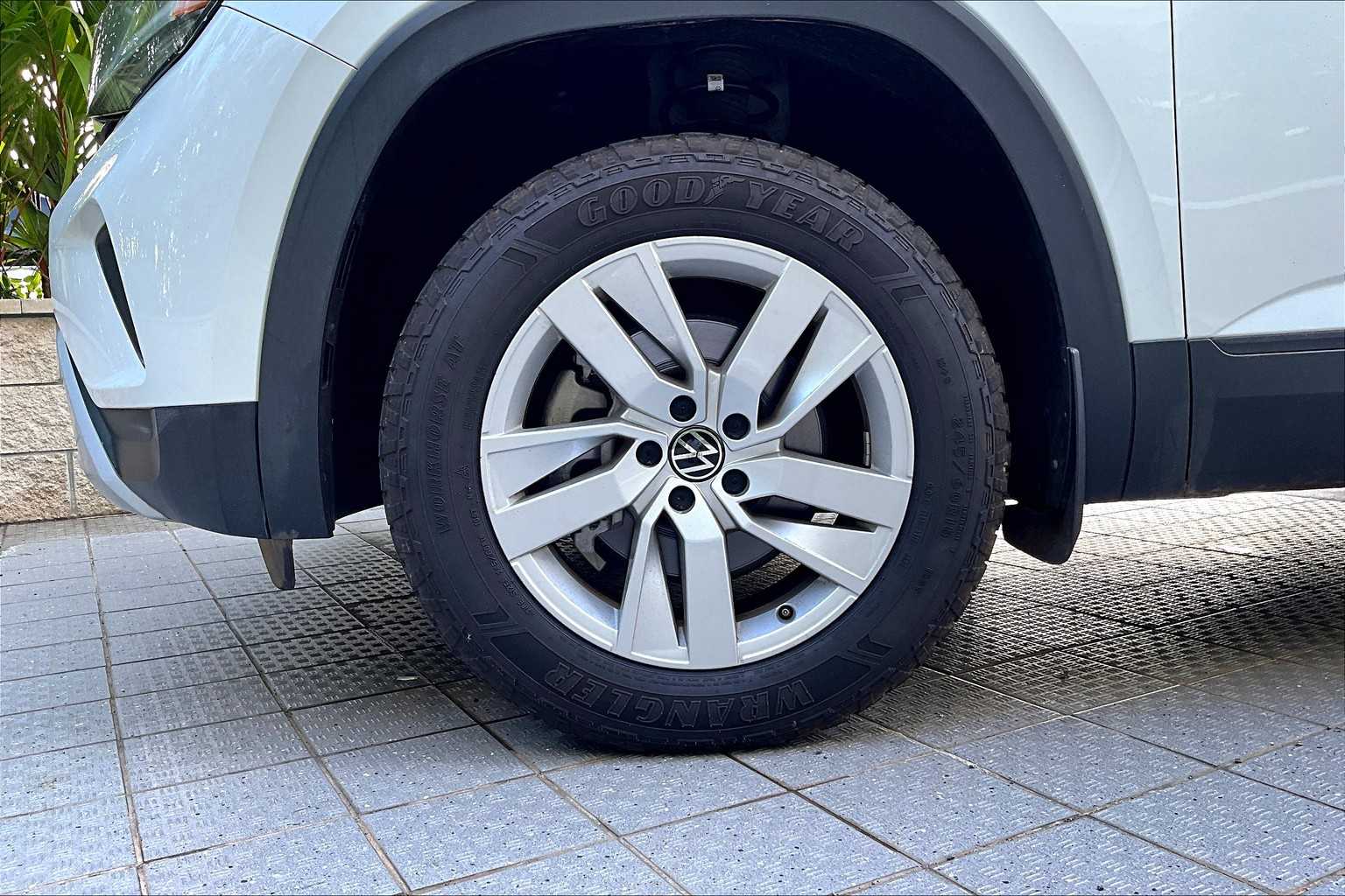 Thumbnail: 2021 Volkswagen Atlas - 9