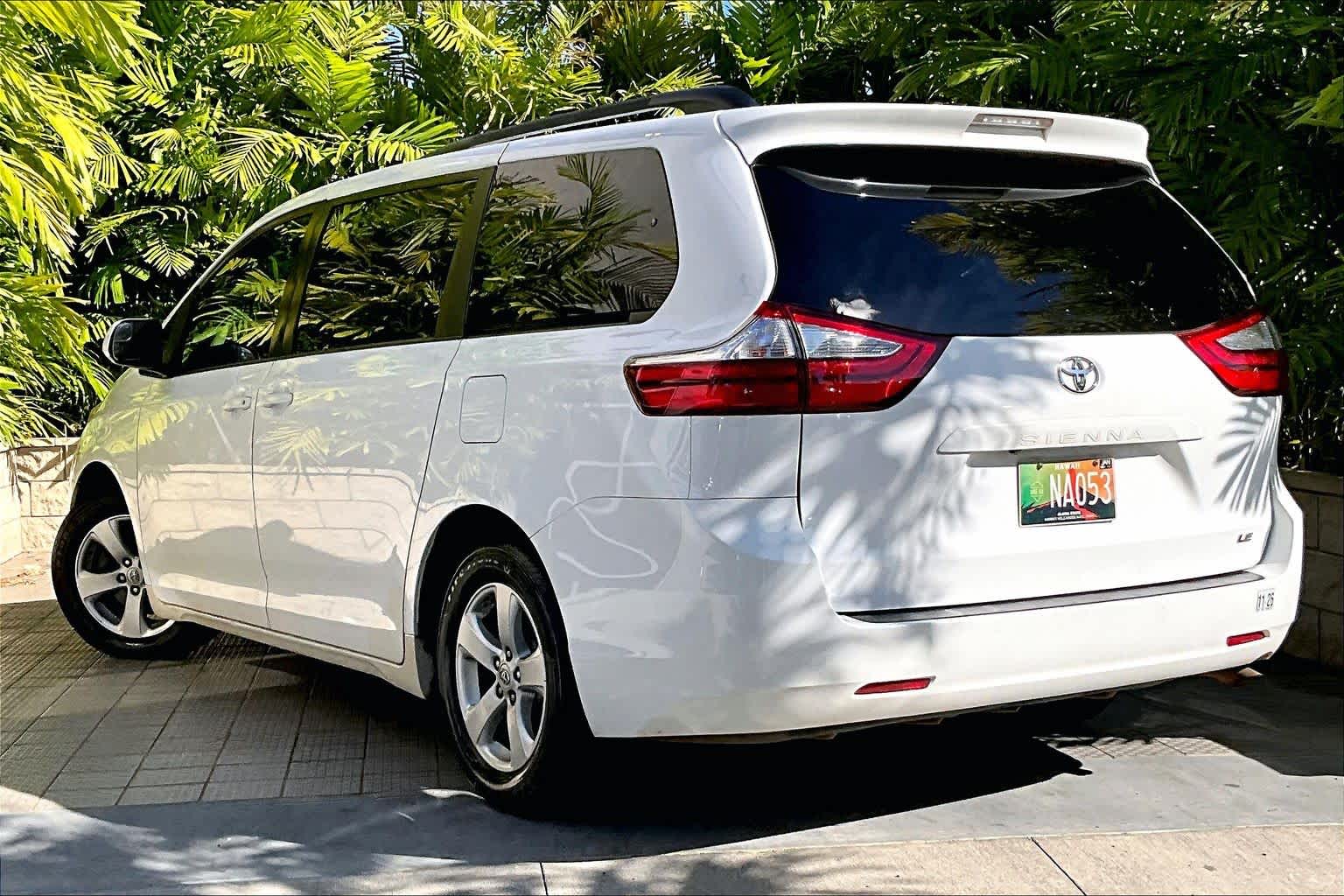 Thumbnail: 2016 Toyota Sienna - 5
