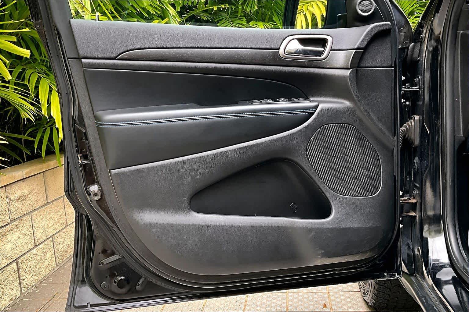 Thumbnail: 2018 Jeep Grand Cherokee - 28