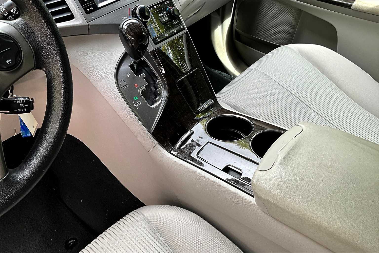 Thumbnail: 2014 Toyota Venza - 16