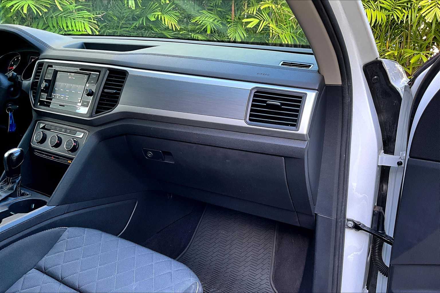 Thumbnail: 2021 Volkswagen Atlas - 24
