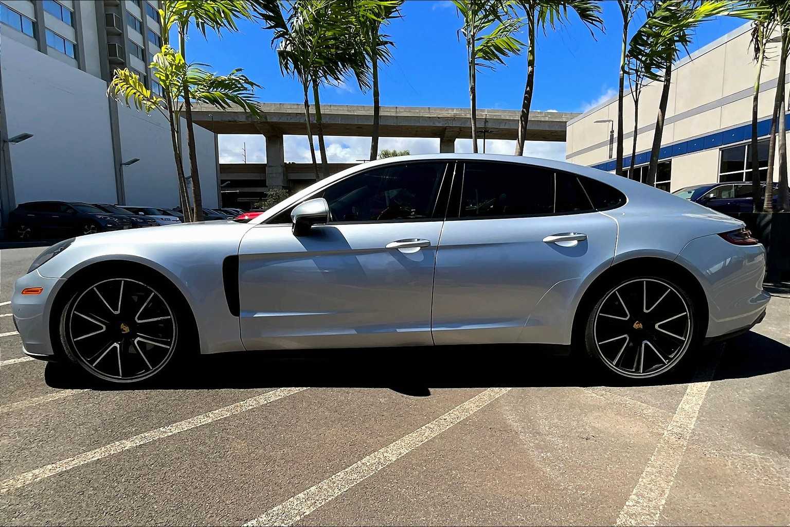 Thumbnail: 2018 Porsche Panamera - 3