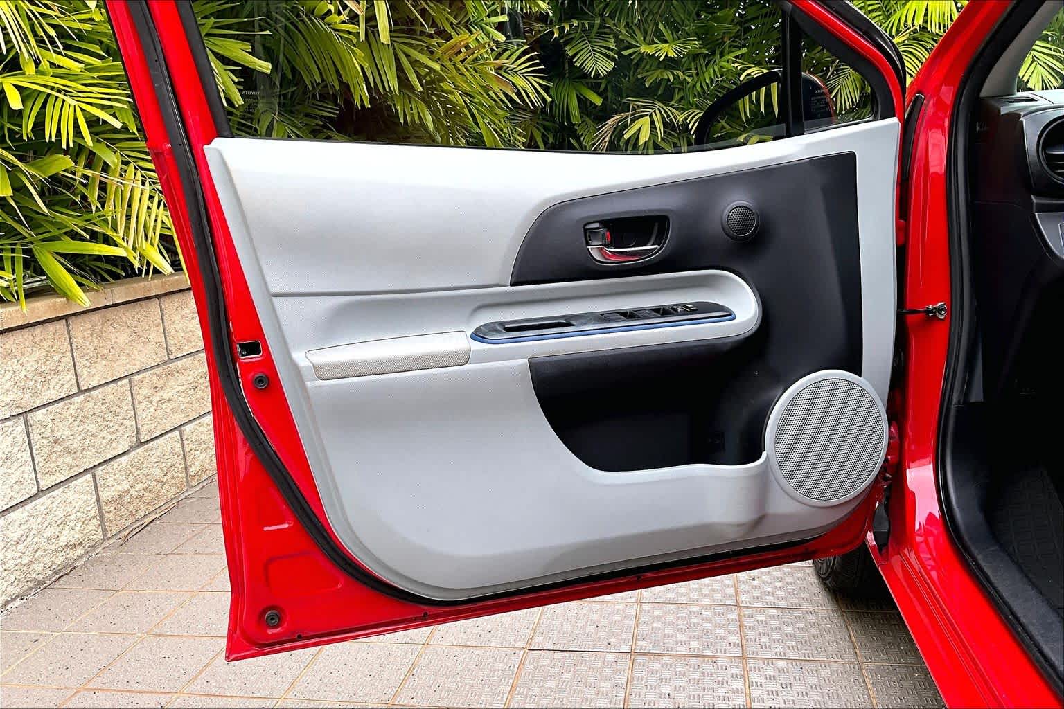 Thumbnail: 2012 Toyota Prius c - 28