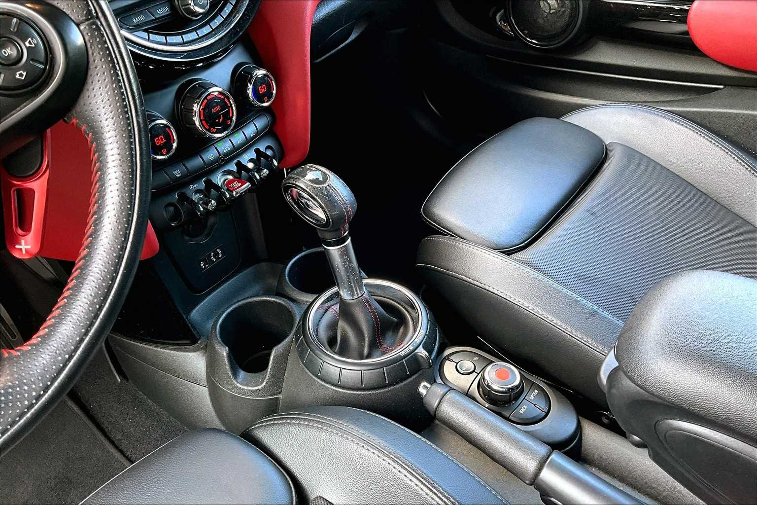 Thumbnail: 2017 MINI Cooper Hardtop - 16