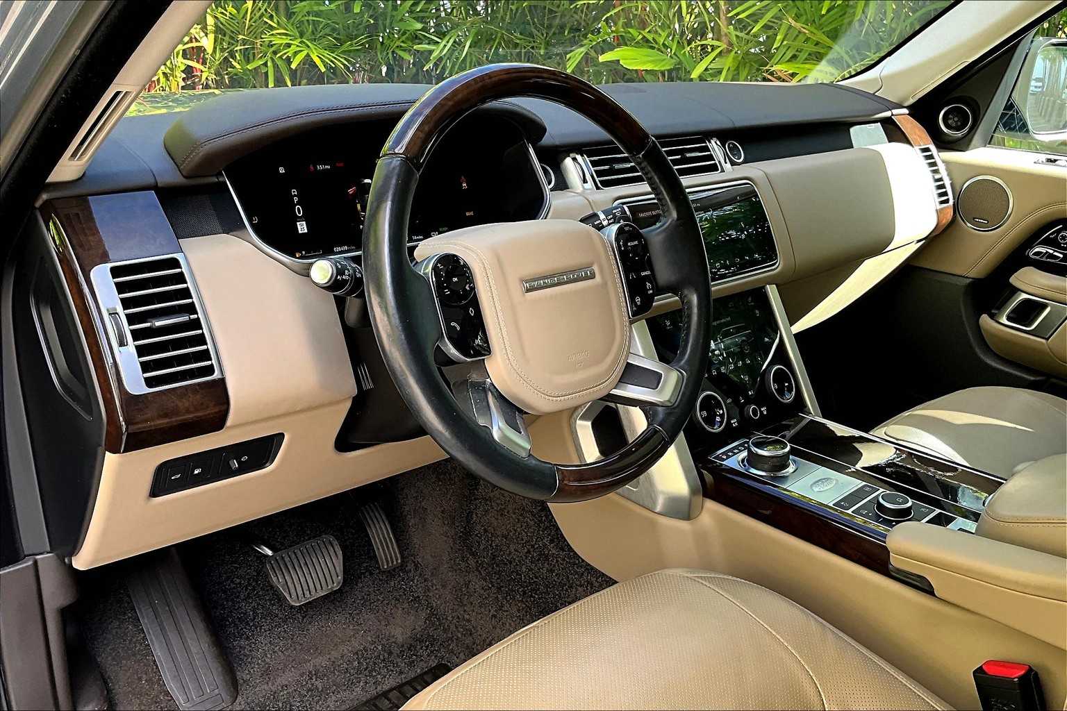 Thumbnail: 2021 Land Rover Range Rover - 3