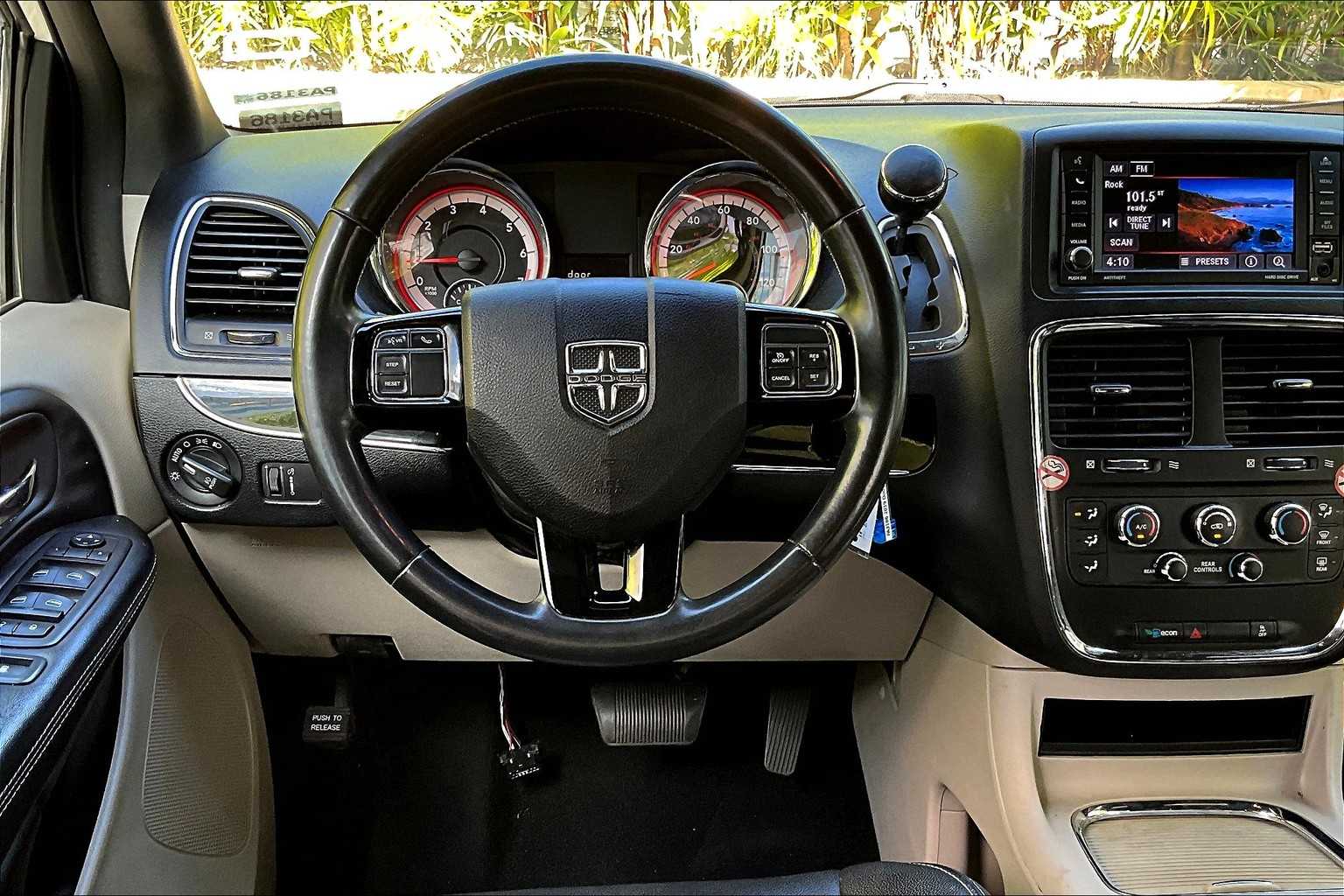 Thumbnail: 2019 Dodge Grand Caravan - 15
