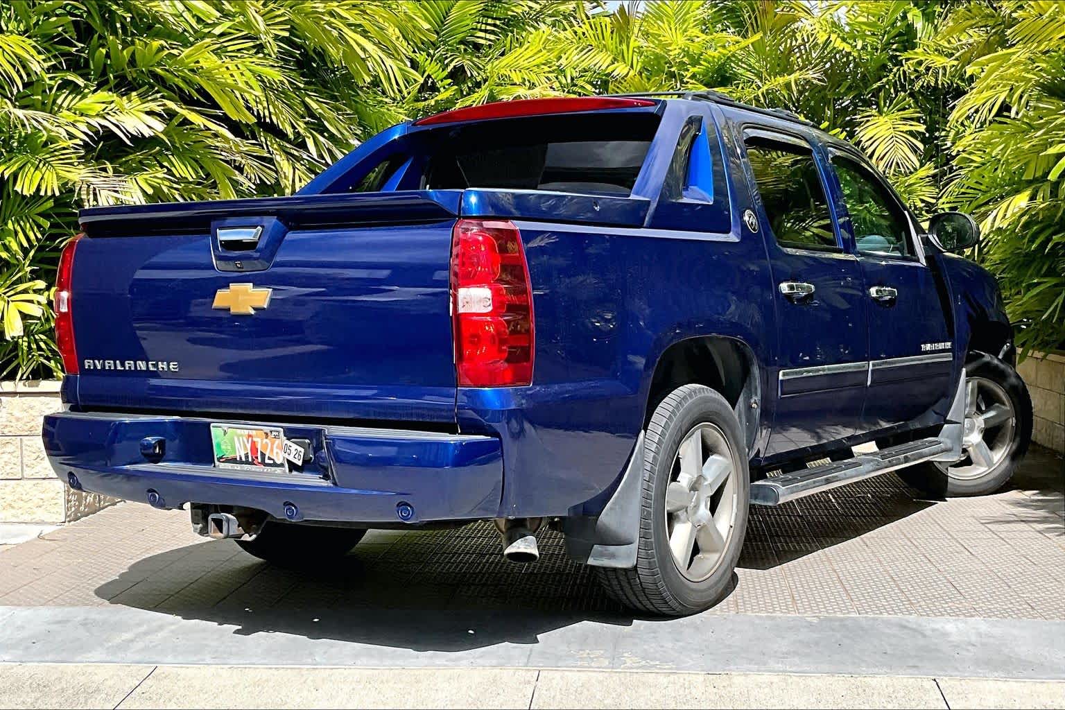 Thumbnail: 2013 Chevrolet Avalanche 1500 - 23
