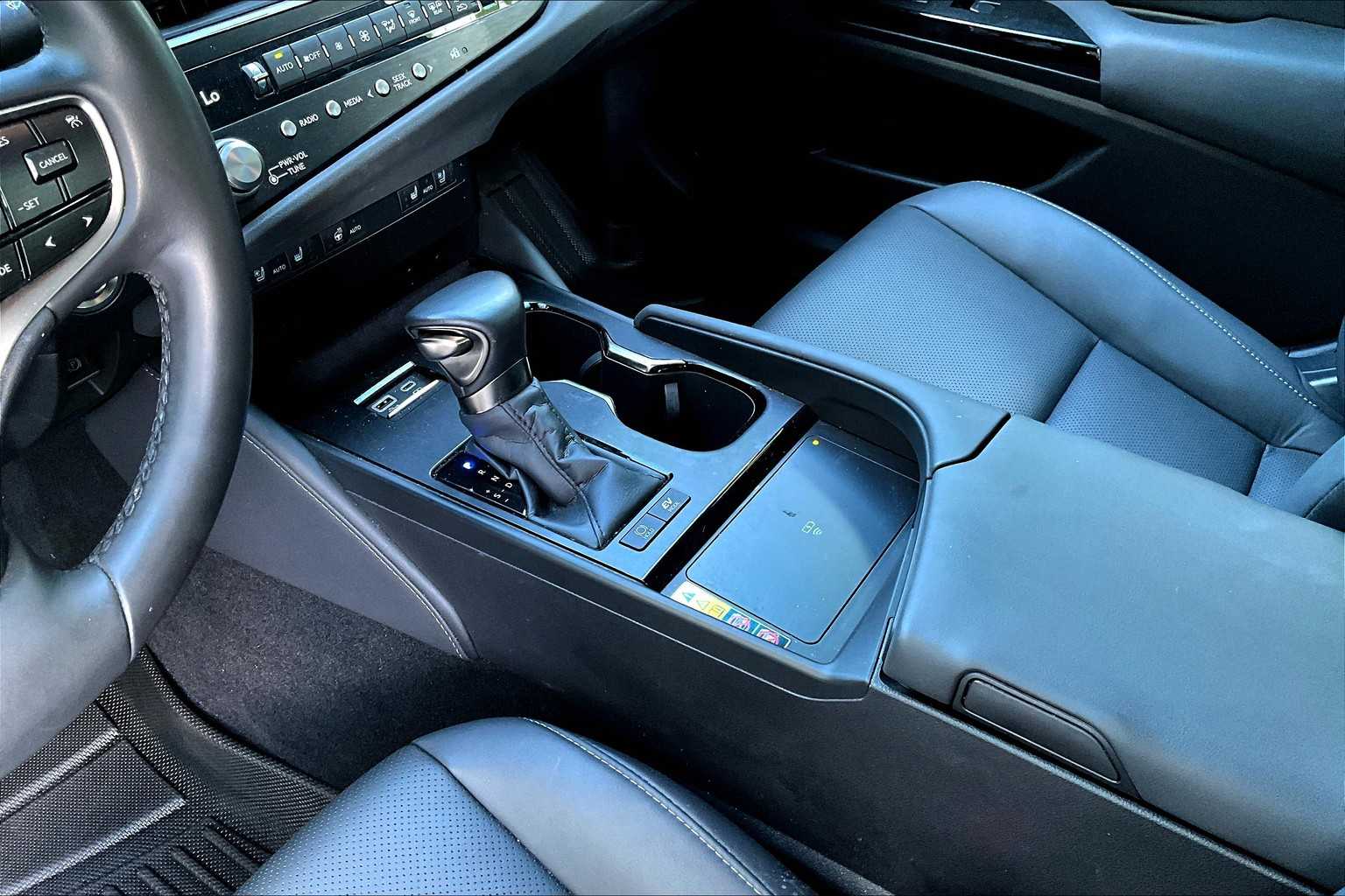Thumbnail: 2024 Lexus ES - 17