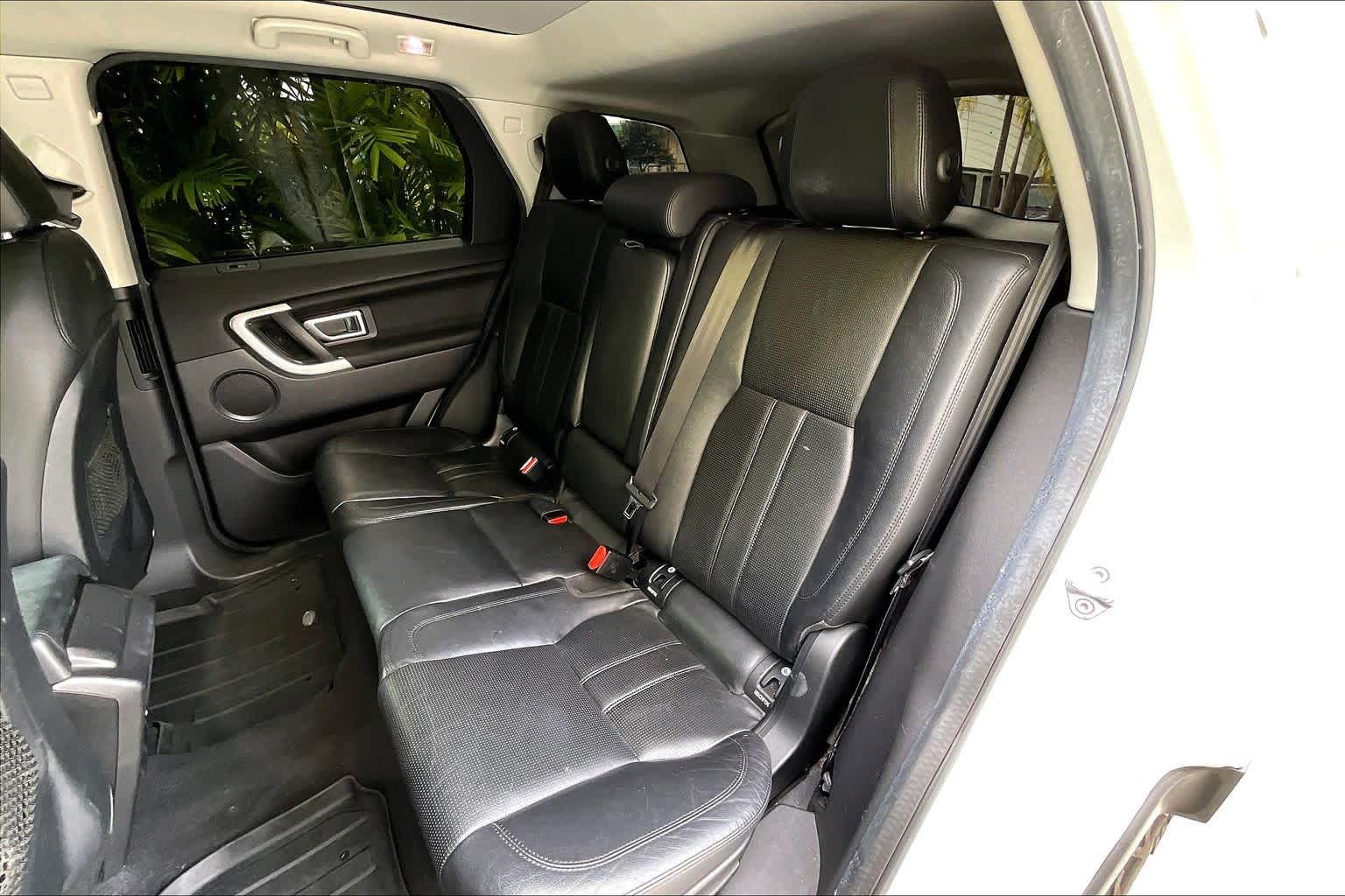 Thumbnail: 2015 Land Rover Discovery Sport - 30