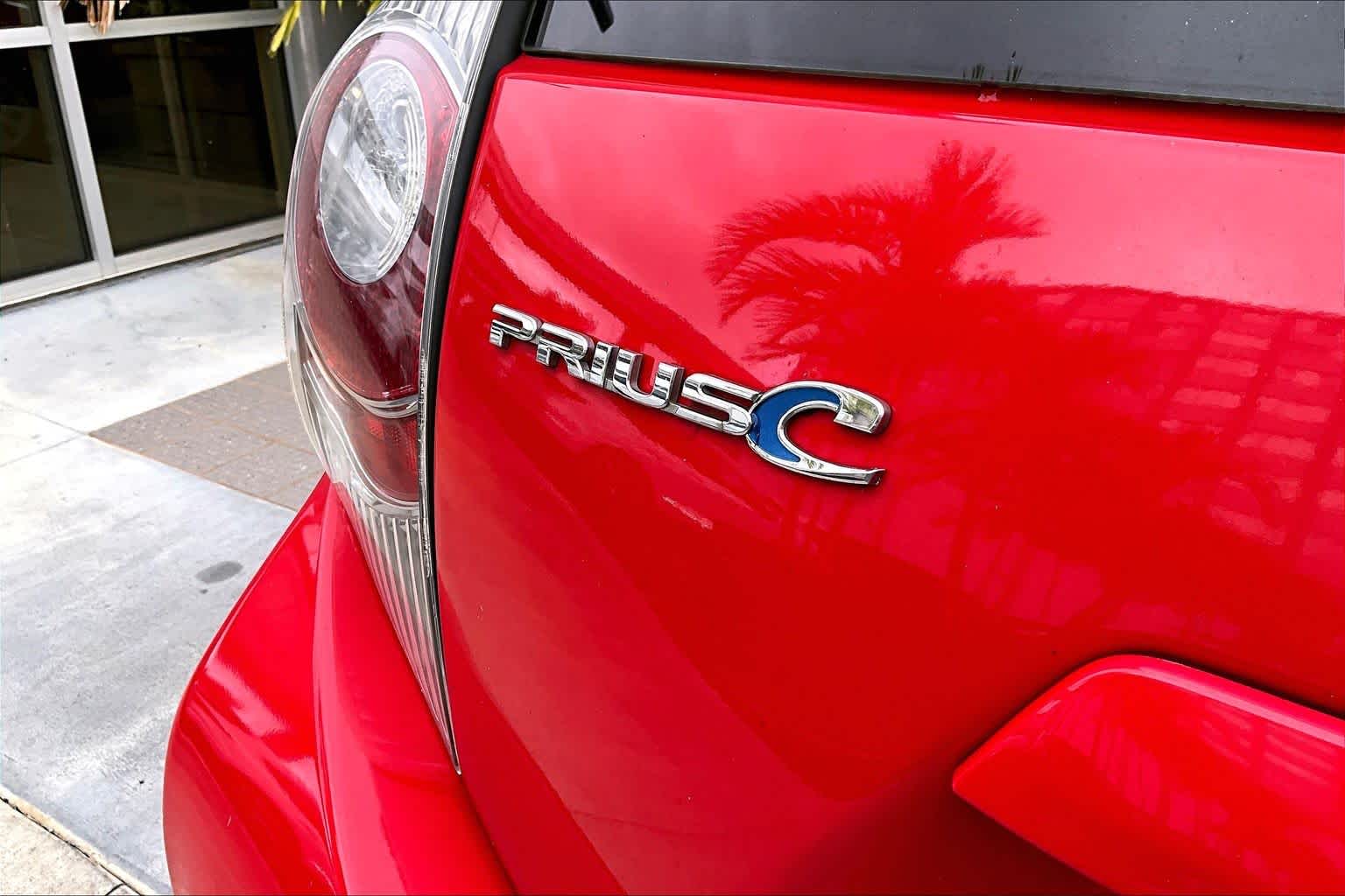 Thumbnail: 2012 Toyota Prius c - 8