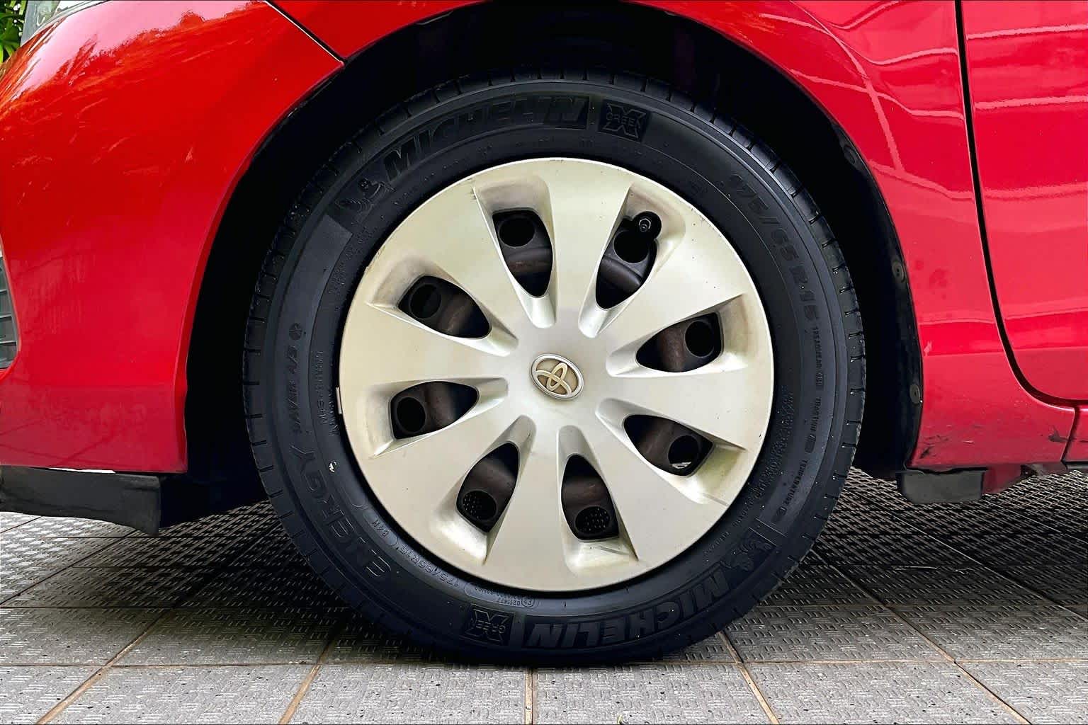 Thumbnail: 2012 Toyota Prius c - 9