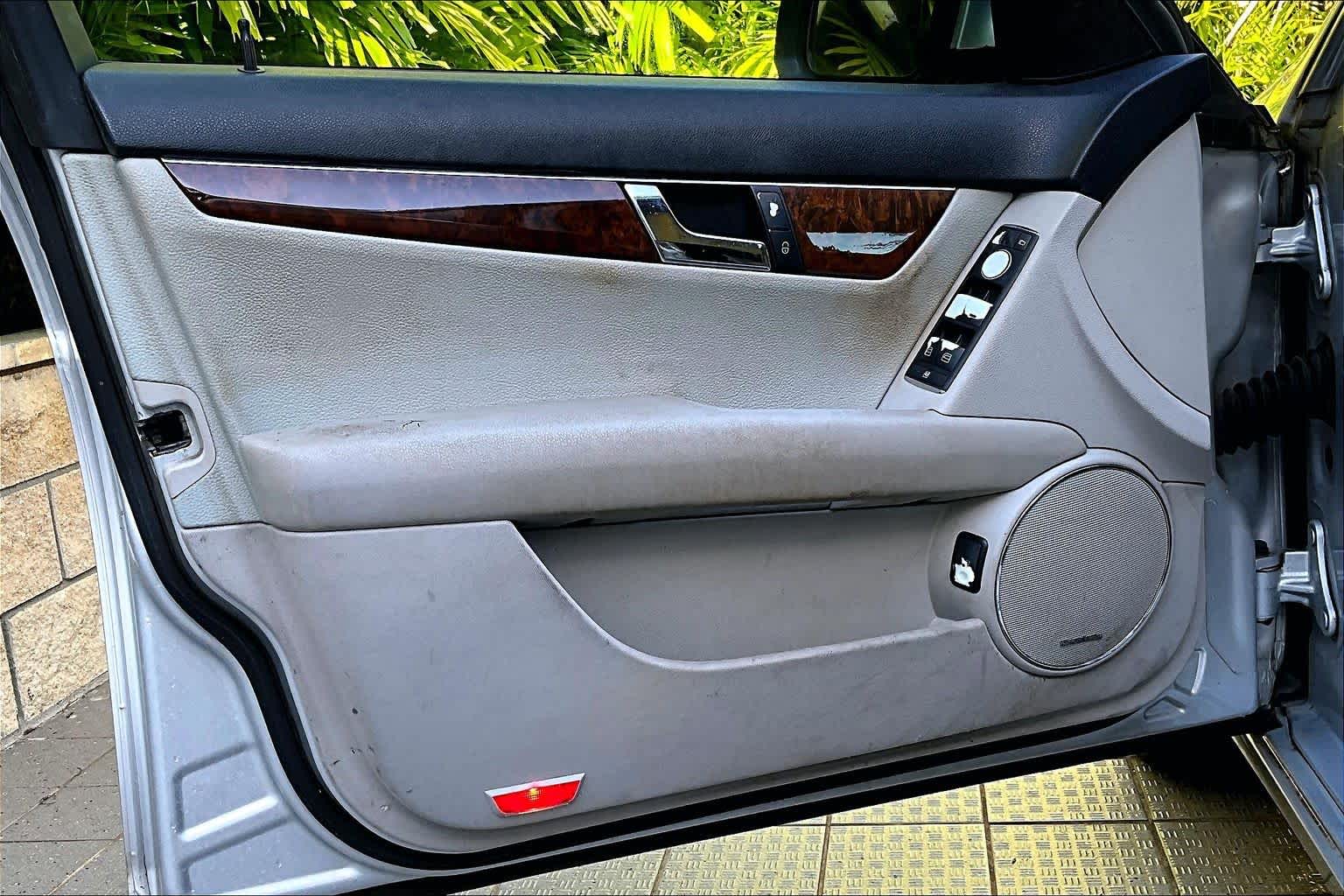 Thumbnail: 2009 Mercedes-Benz C-Class - 28