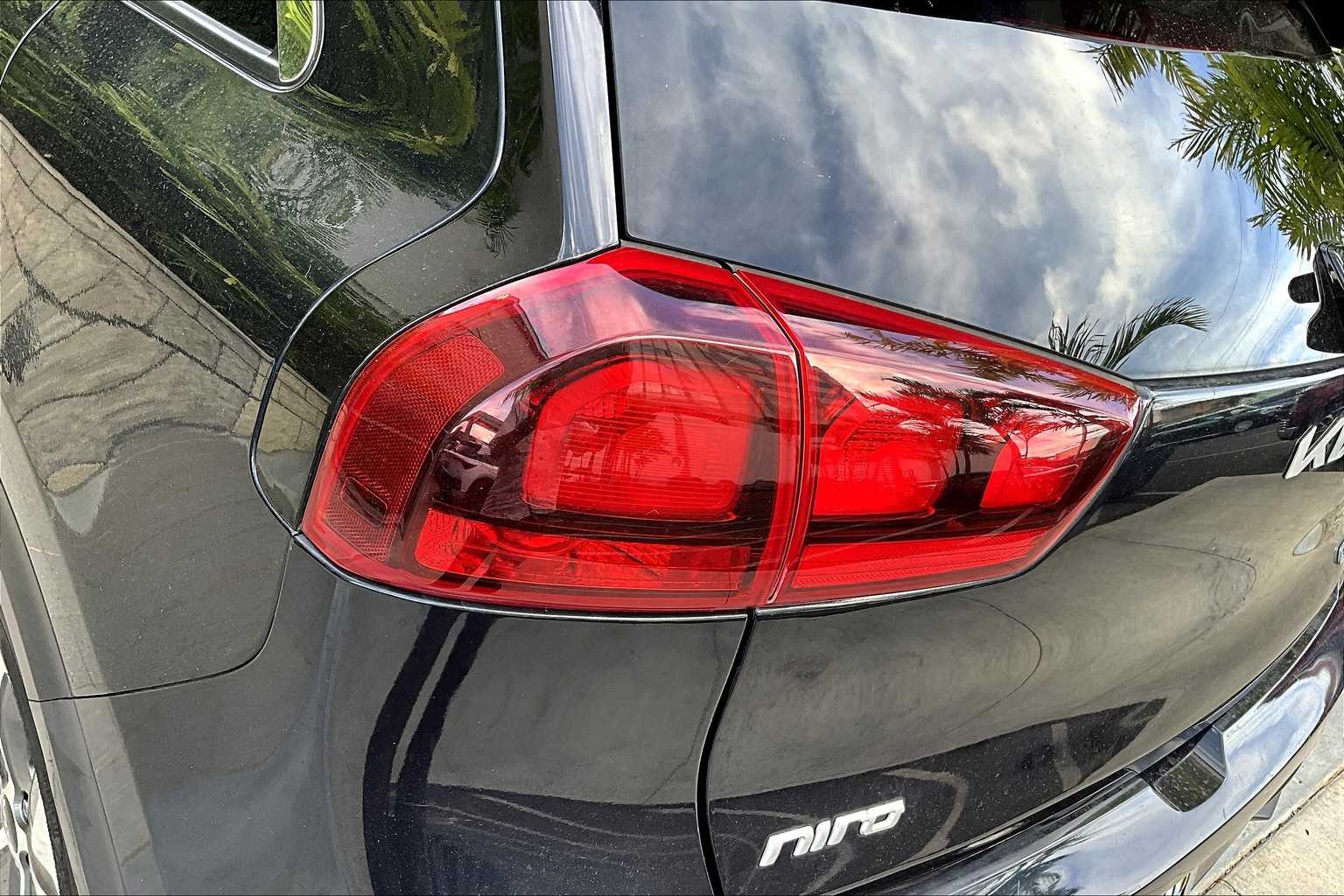 Thumbnail: 2022 Kia Niro - 32