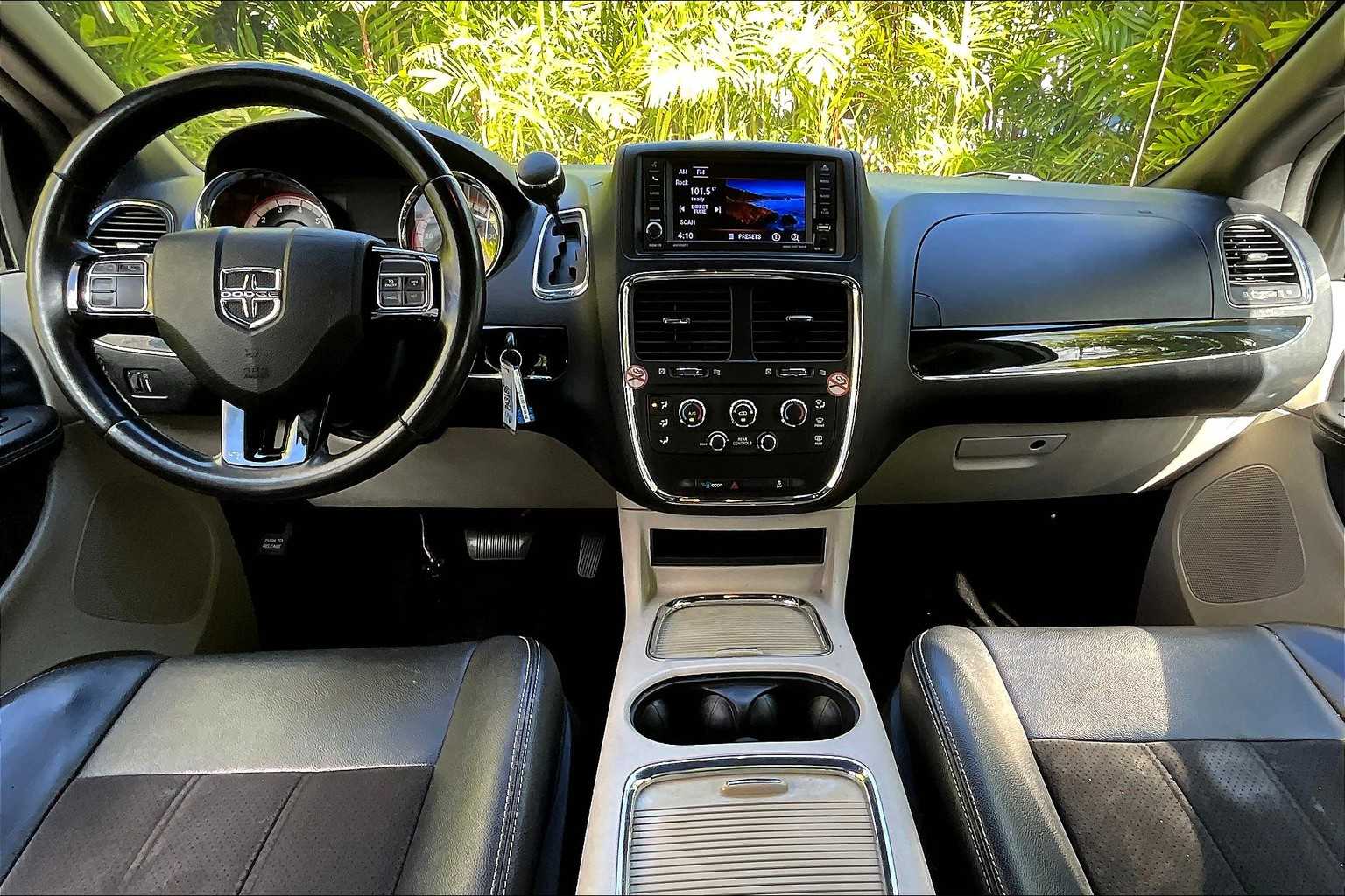 Thumbnail: 2019 Dodge Grand Caravan - 11