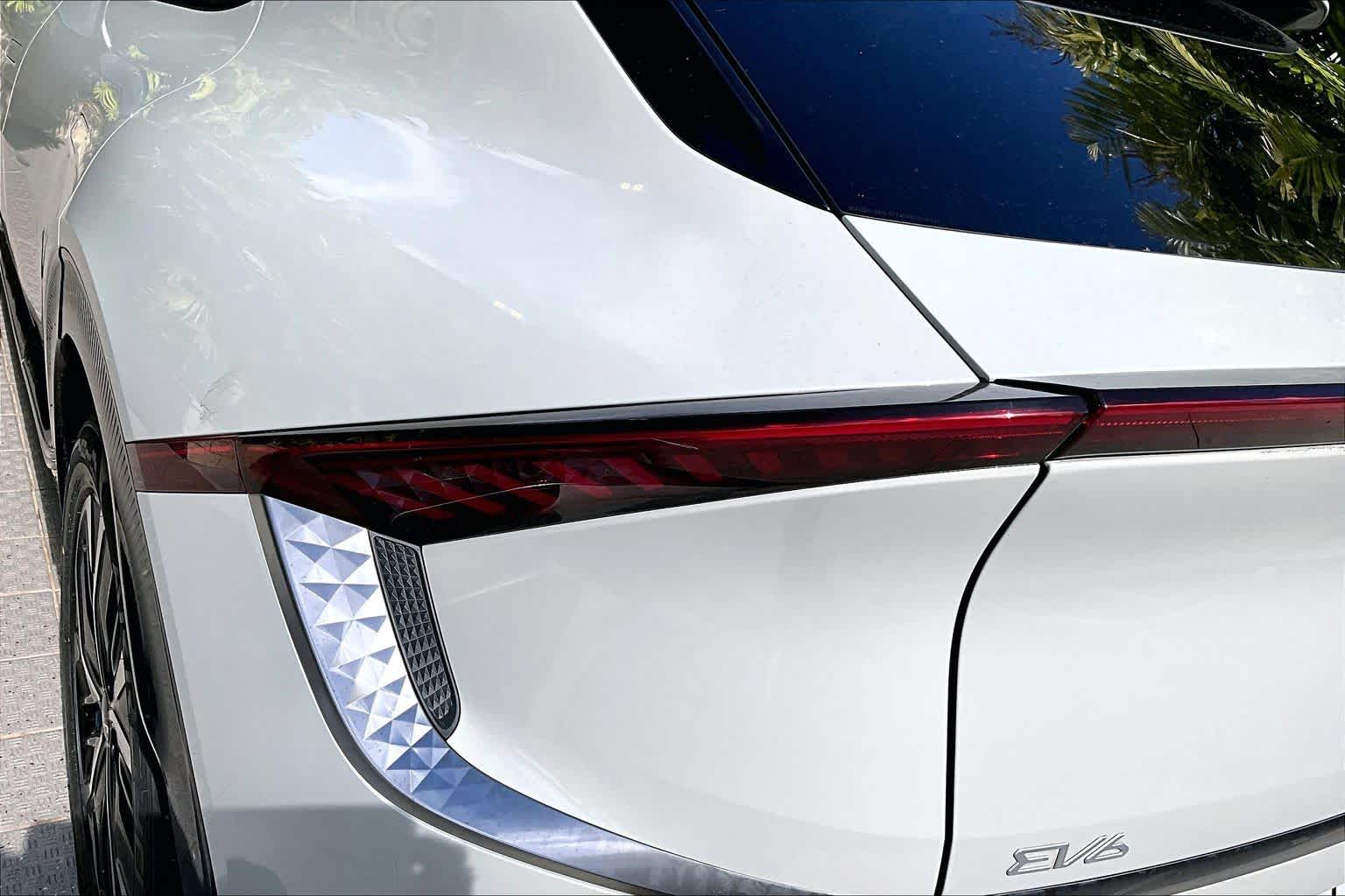 Thumbnail: 2022 Kia EV6 - 33