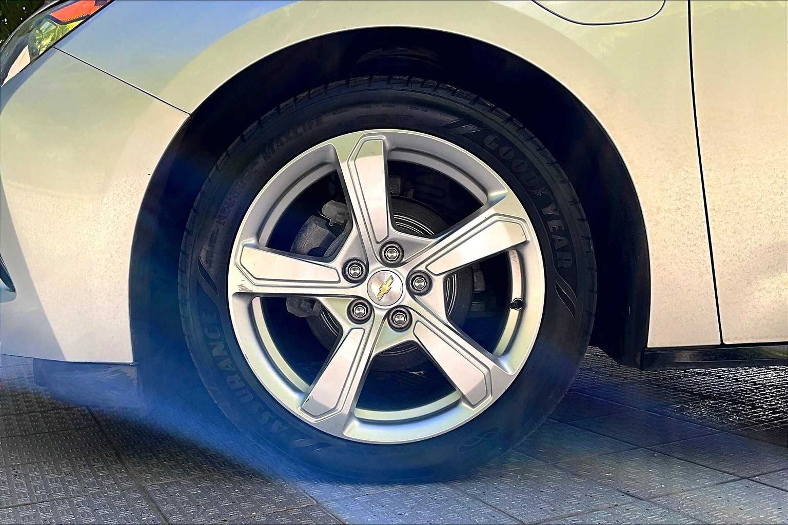 Thumbnail: 2017 Chevrolet Volt - 9