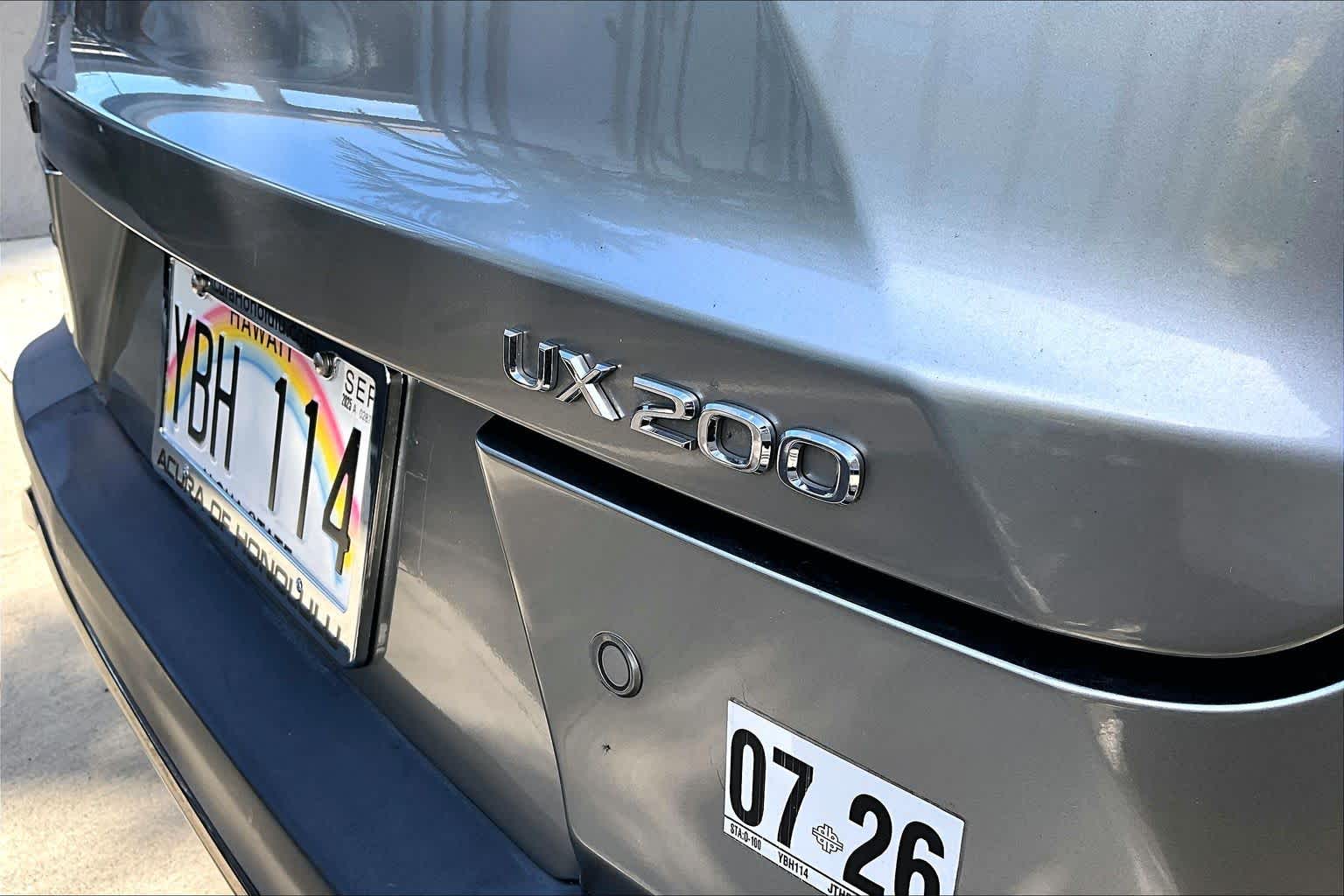 Thumbnail: 2020 Lexus UX - 8