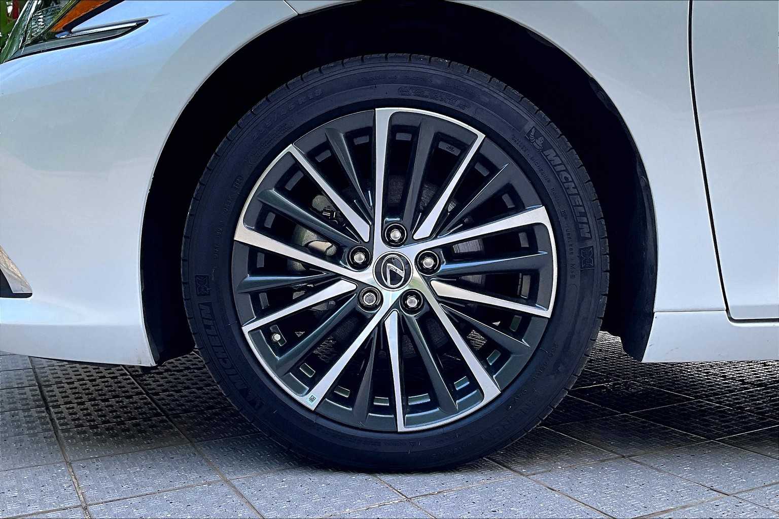 Thumbnail: 2024 Lexus ES - 9