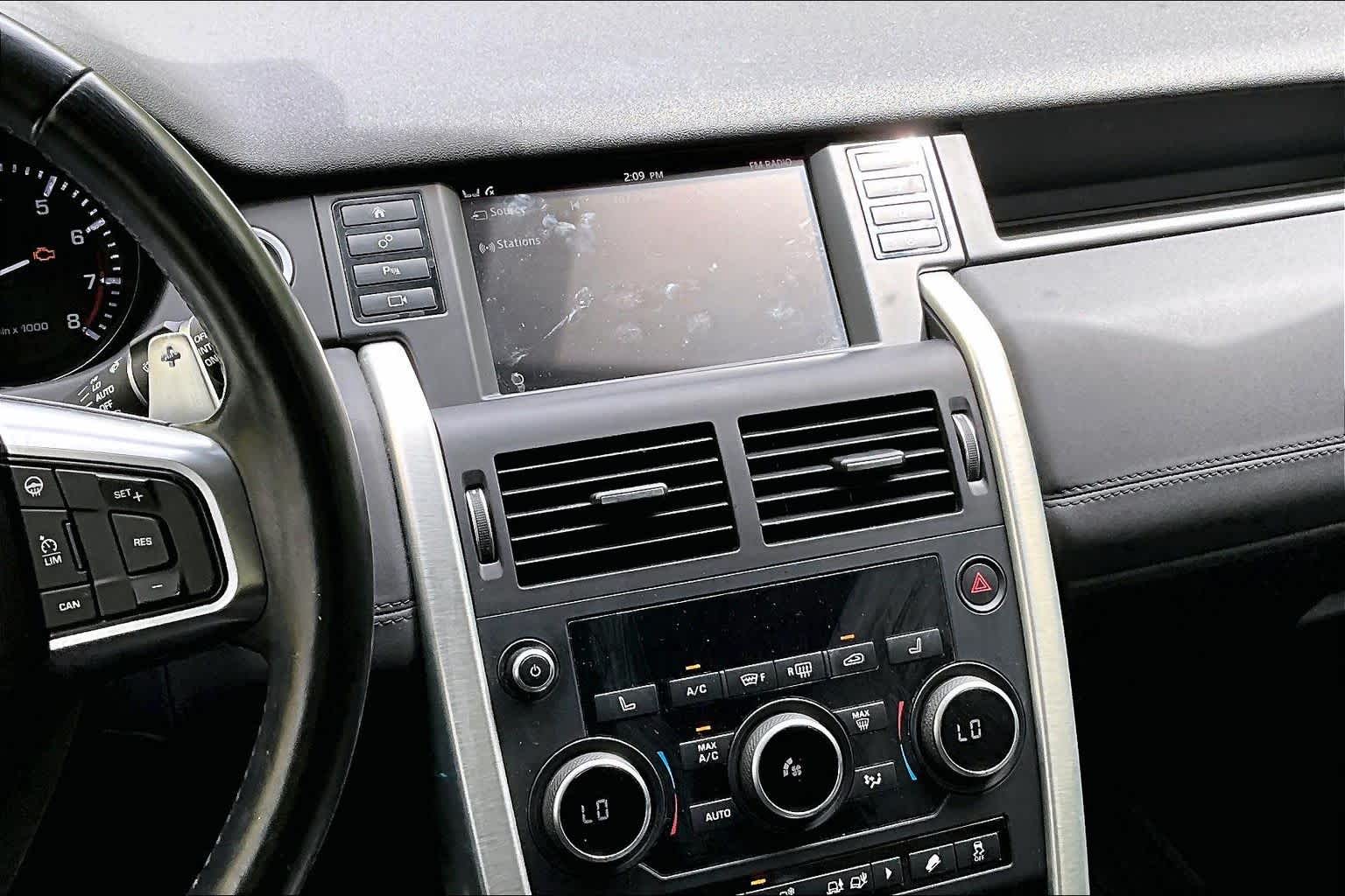 Thumbnail: 2015 Land Rover Discovery Sport - 16