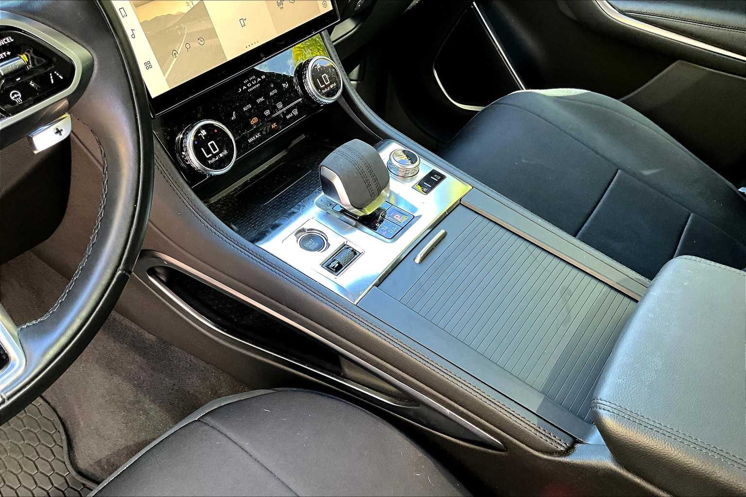 Thumbnail: 2022 Jaguar F-Pace - 11