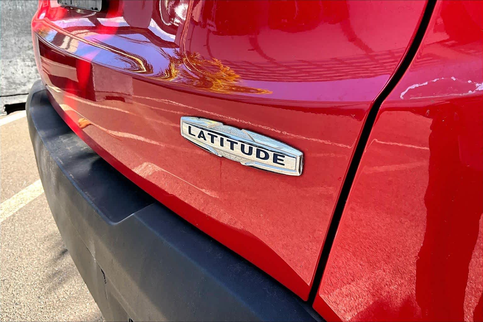 Thumbnail: 2015 Jeep Renegade - 8