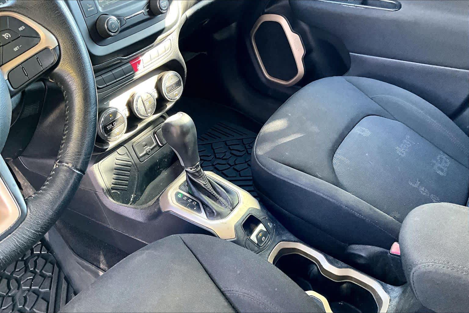 Thumbnail: 2015 Jeep Renegade - 17