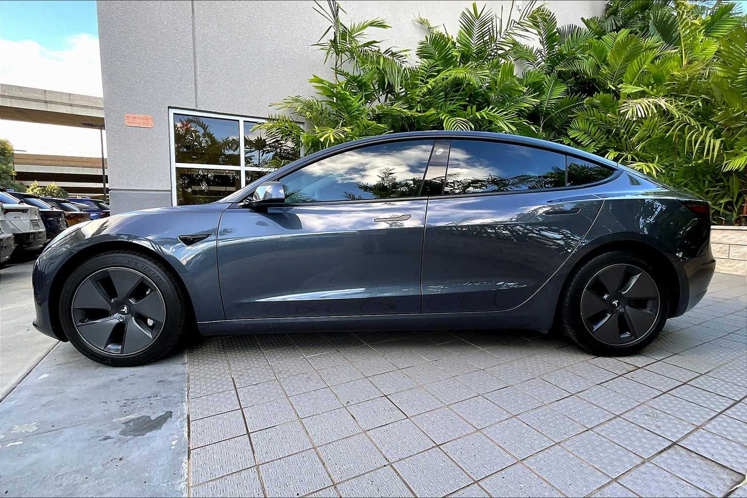 Thumbnail: 2021 Tesla Model 3 - 4