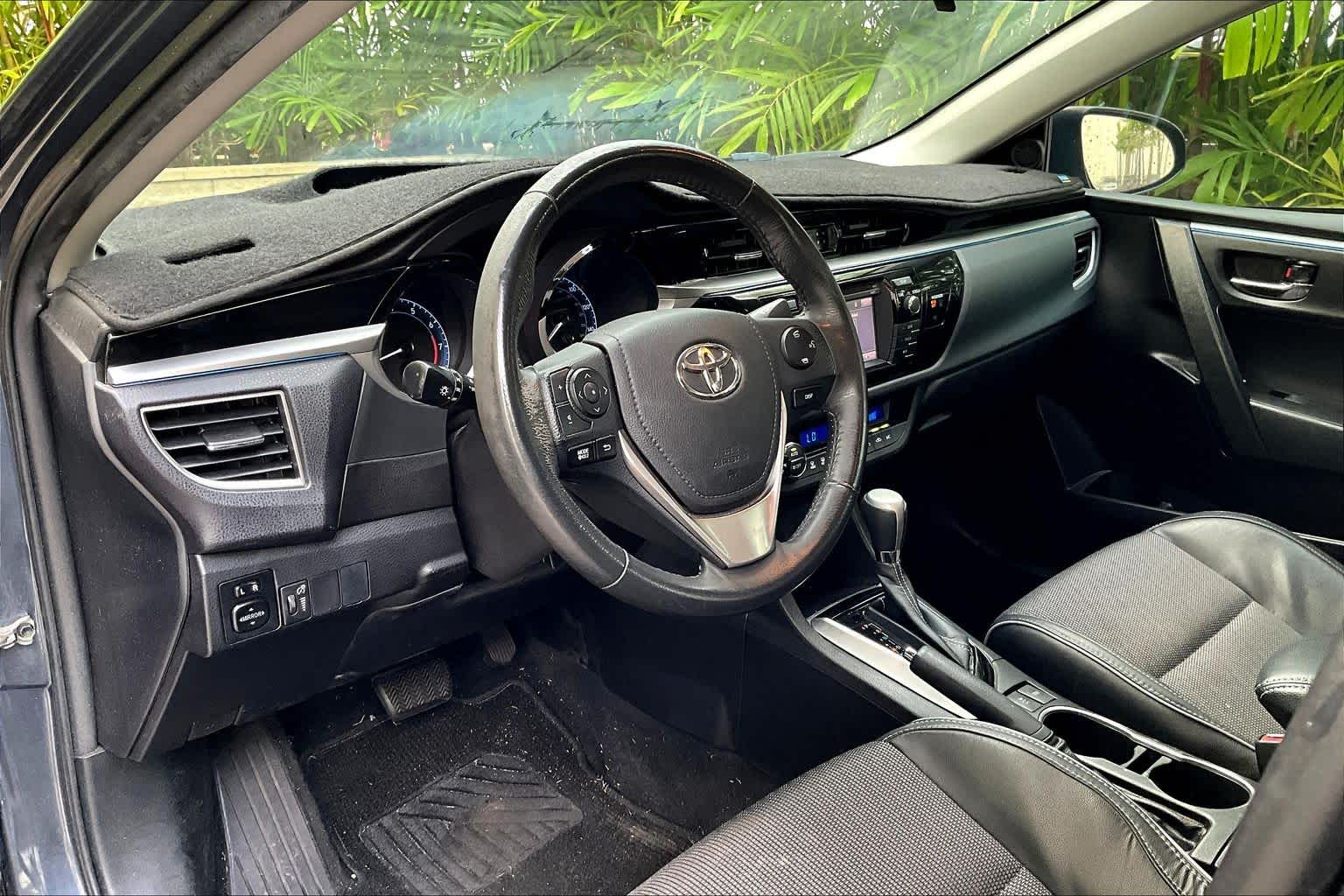 2016 Toyota Corolla L photo 2