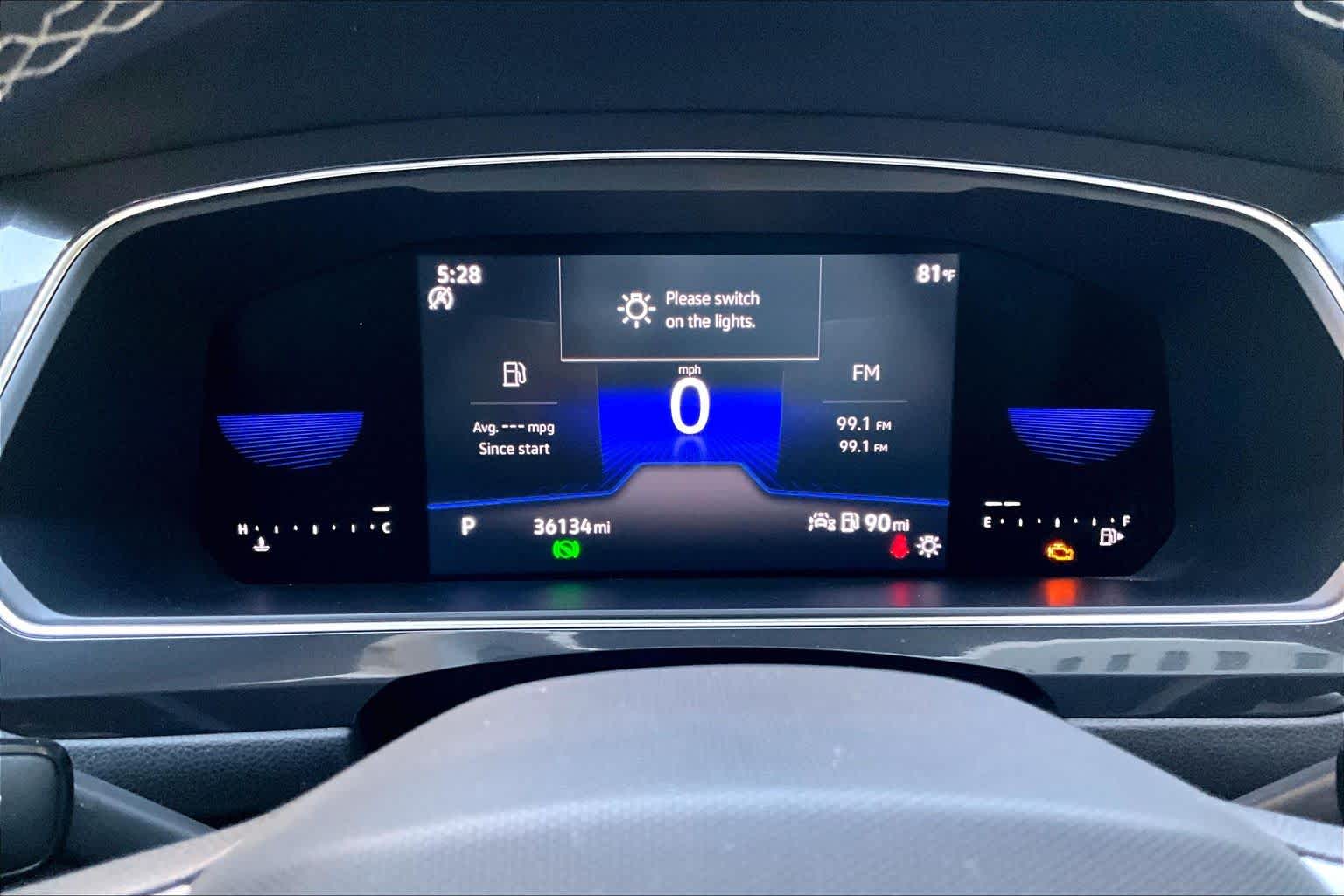 Thumbnail: 2022 Volkswagen Tiguan - 17