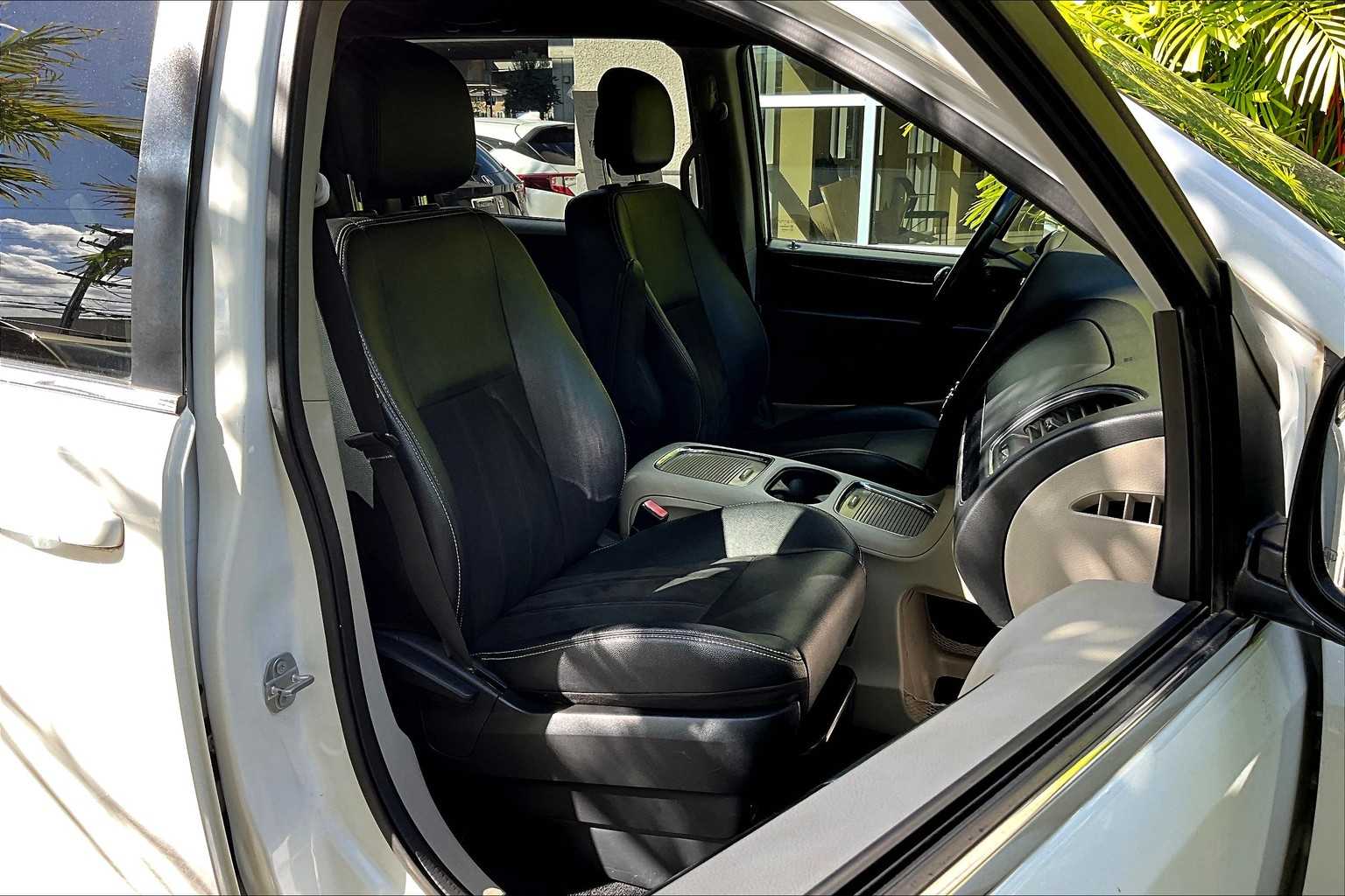 Thumbnail: 2019 Dodge Grand Caravan - 14