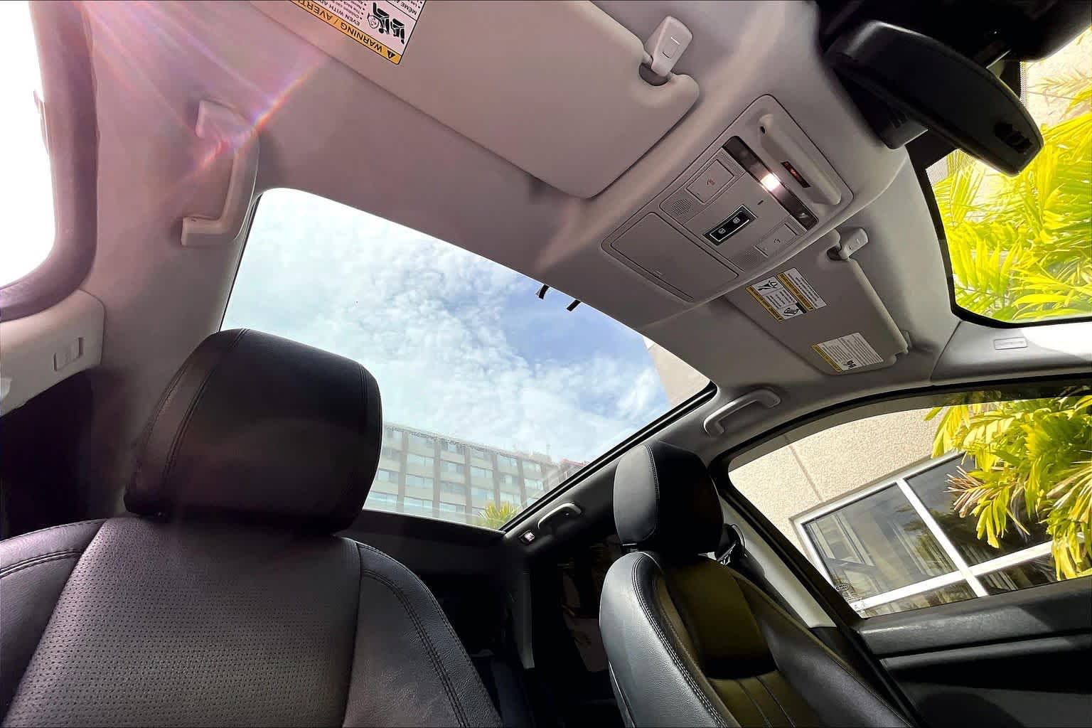 Thumbnail: 2015 Land Rover Discovery Sport - 31