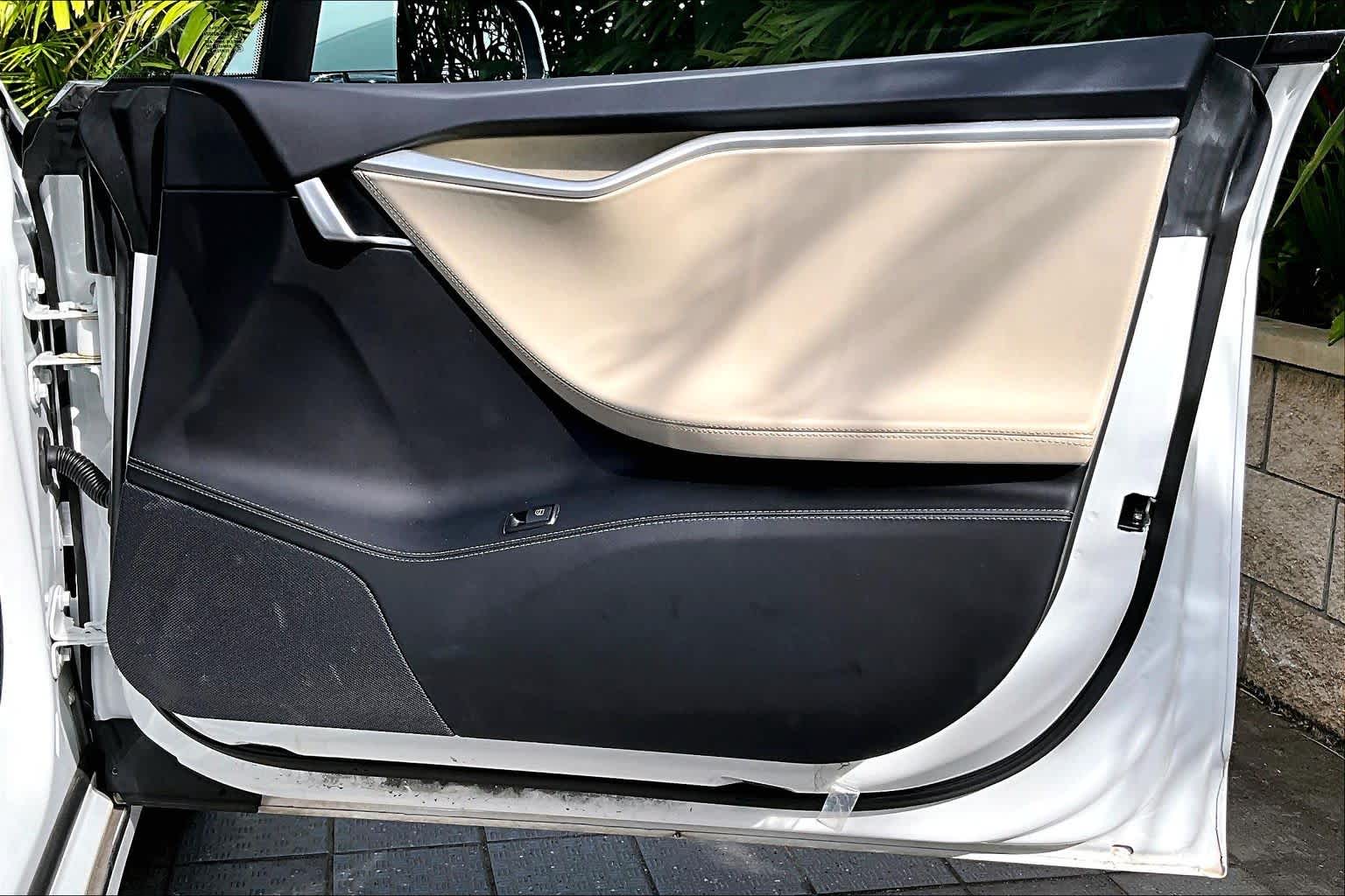 Thumbnail: 2017 Tesla Model S - 29