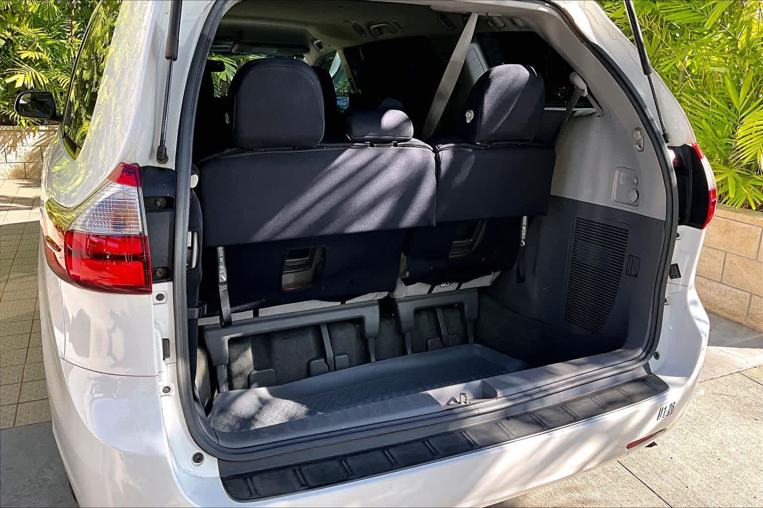 Thumbnail: 2016 Toyota Sienna - 19