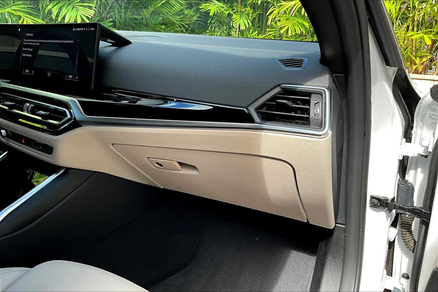 Thumbnail: 2022 BMW i4 - 24