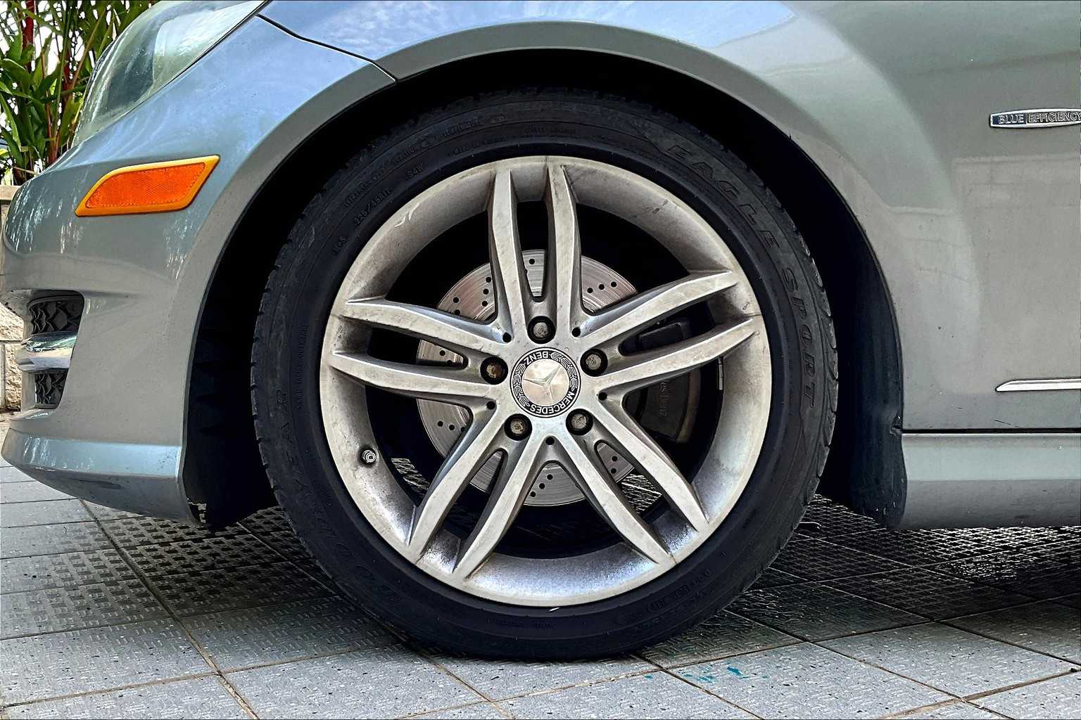 Thumbnail: 2012 Mercedes-Benz C-Class - 9