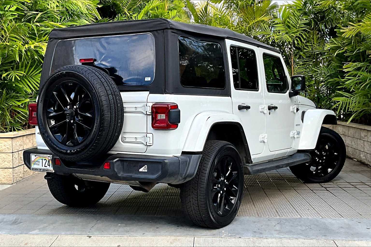Thumbnail: 2021 Jeep Wrangler - 23