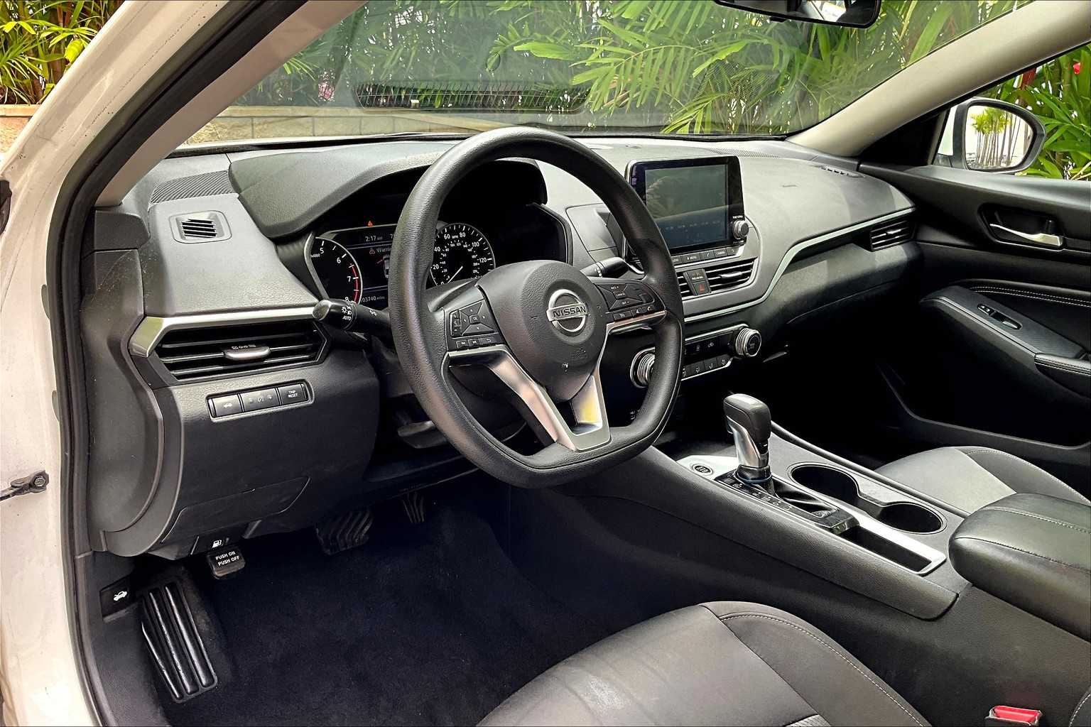 2019 Nissan Altima 2.5 S photo 2
