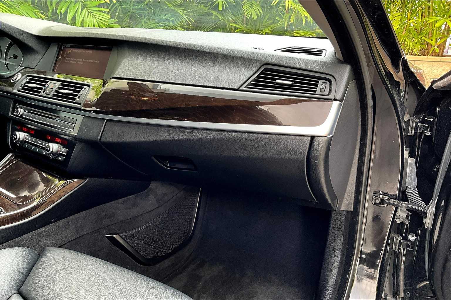 Thumbnail: 2011 BMW 5 Series - 24