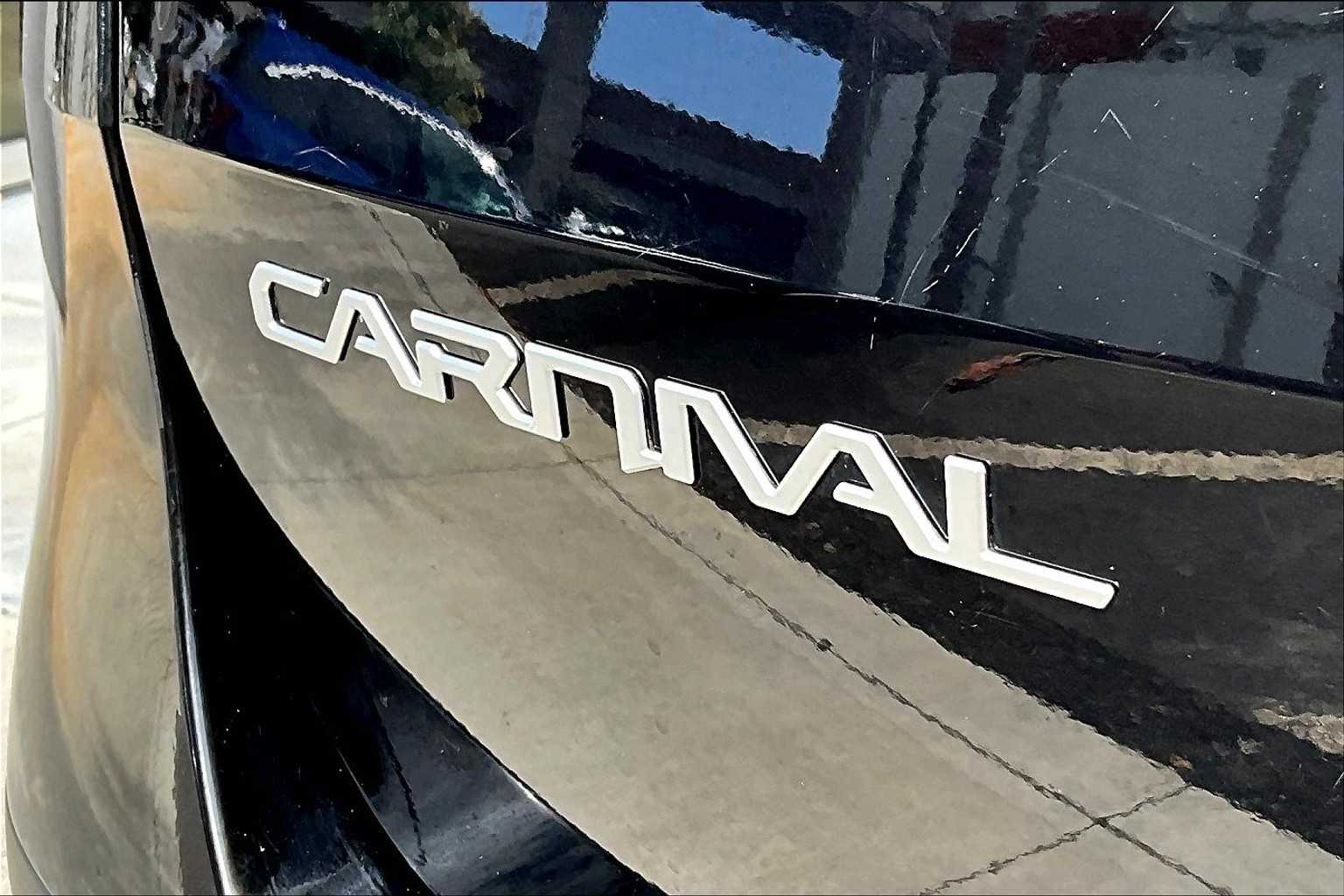 Thumbnail: 2023 Kia Carnival - 7