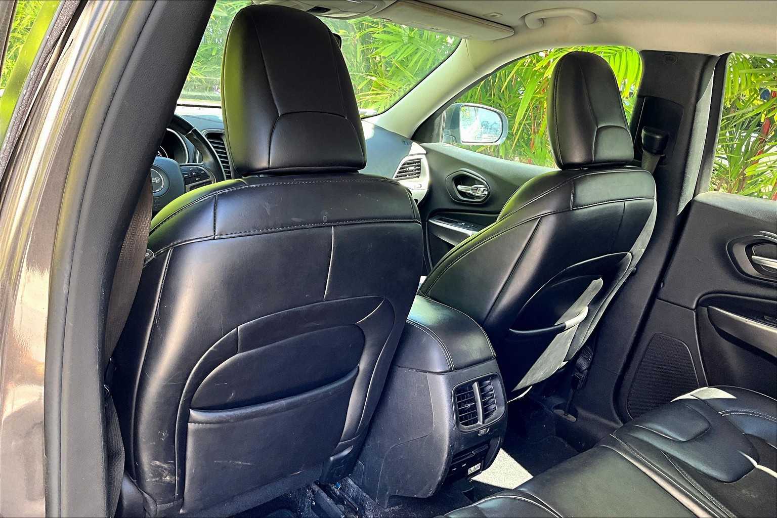 Thumbnail: 2019 Jeep Cherokee - 13