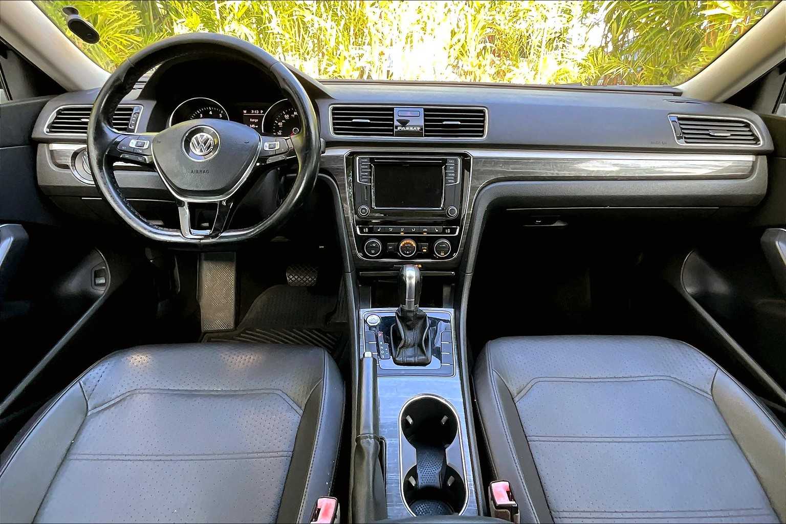 Thumbnail: 2018 Volkswagen Passat - 10